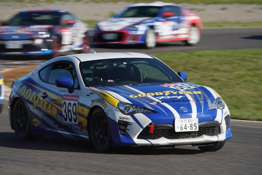 平中克幸さんのインスタグラム写真 - (平中克幸Instagram)「. Gazing Racing 86/BRZレース十勝スピードウェイ . . . 昨日の予選、ヒート1は6位。今日の決勝では1とつでも順位を上げていけるよう頑張ります！ . . . #koshido #ficata #でちゃう #アリア #bigdaddygraphics #goodyearracing  #goodyeartires  #toyota86 #制動屋  #seidoya #tokachispeedway  #十勝スピードウェイ」8月18日 9時21分 - katsuyukihiranaka