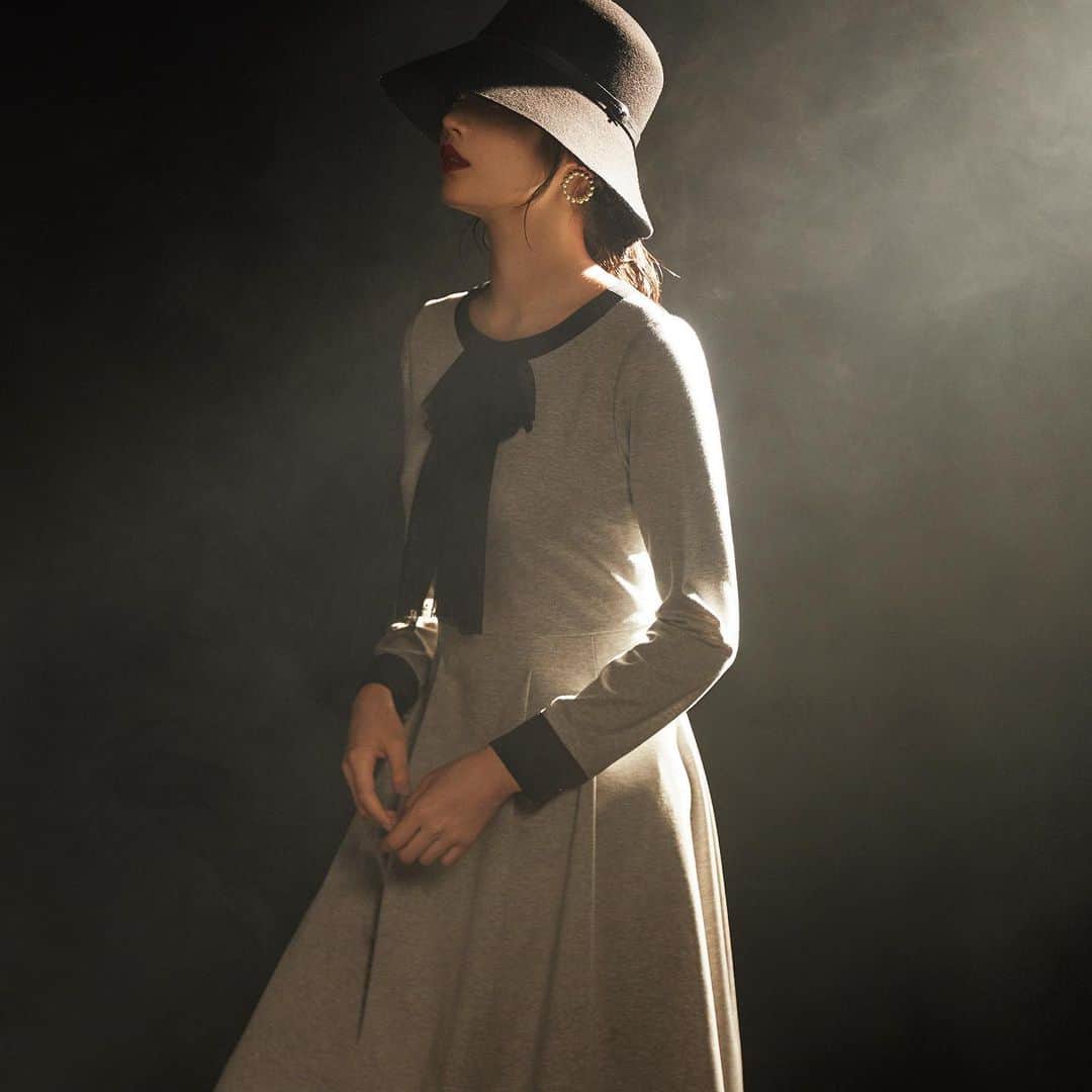 のインスタグラム：「・ Aveniretoile 2019 AUTUMN LOOKBOOK UPDATE ・ #aveniretoile #aveniretoilecouture #mid_e_shopping #mid_official」