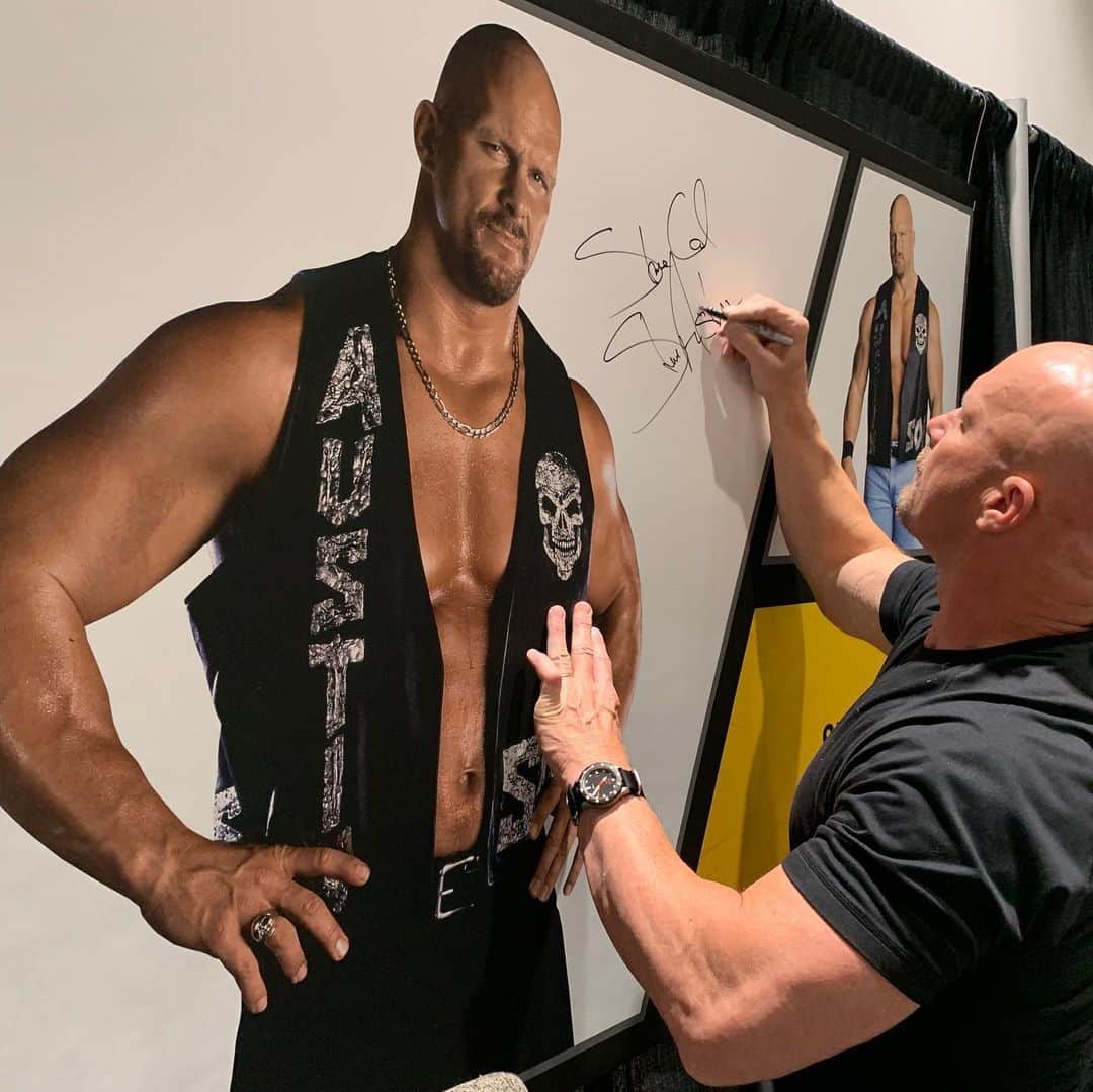 ストーン・コールド・スティーブ・オースチンのインスタグラム：「Saw this guy today. @svcomiccon」