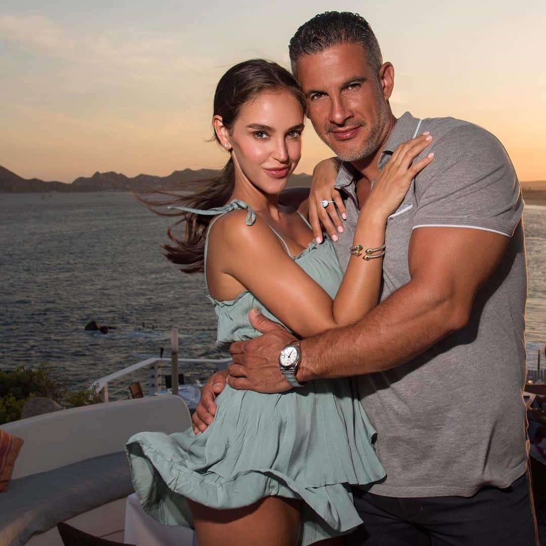 ジャクリン・スウェッドバーグのインスタグラム：「Fiancé」