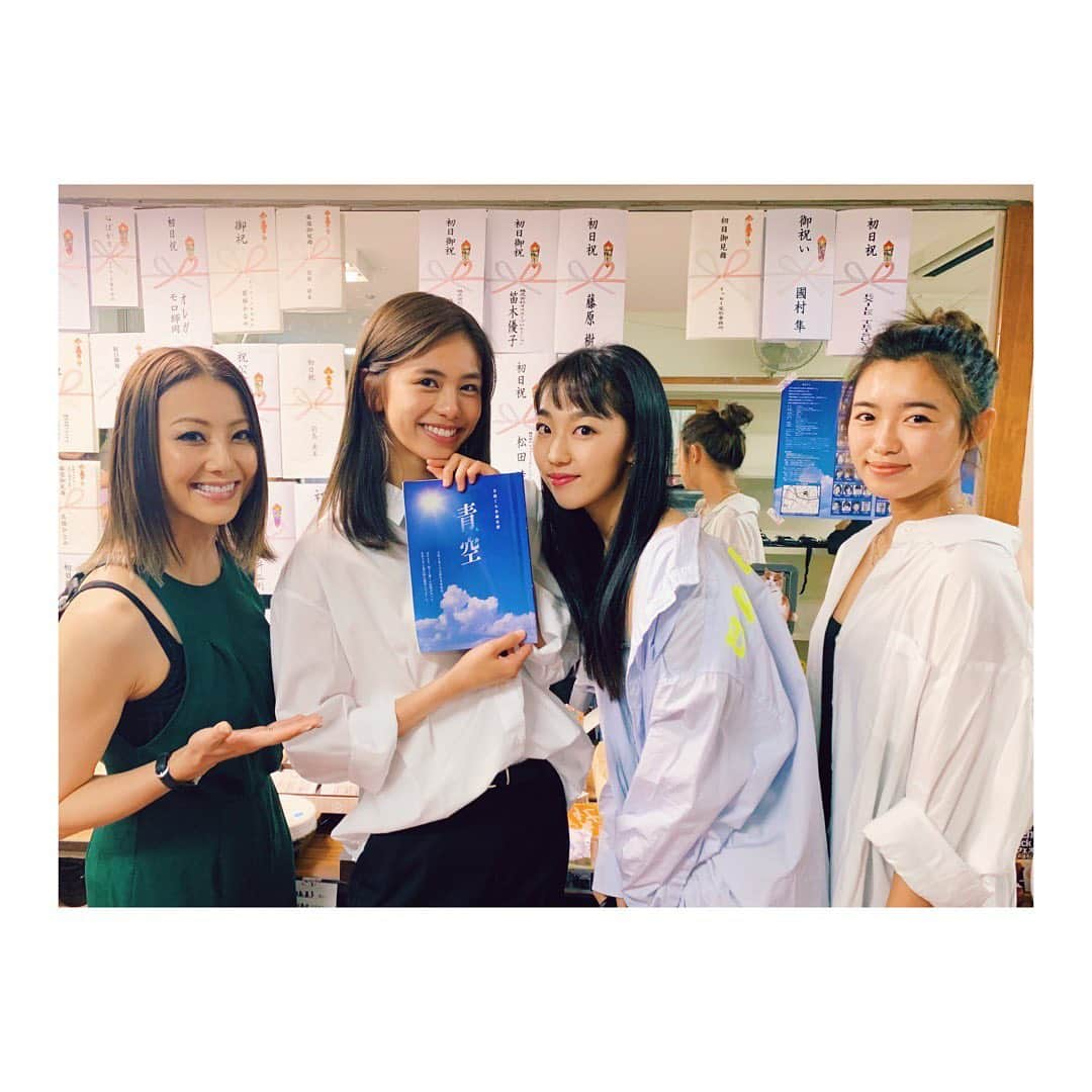 Shizukaさんのインスタグラム写真 - (ShizukaInstagram)「✴︎✴︎✴︎ 朗読劇「青空」観劇📖 . 私とは全然違った風景が そこにはありました。 - @hounan_gumi #三越劇場 #朗読劇青空 #晴美ちゃん #お疲れ様 #Dream_Shizuka #DreamShizuka #組み合わせが変わるとガラッと変わる #勉強になった」8月18日 9時36分 - shizuka_dream06