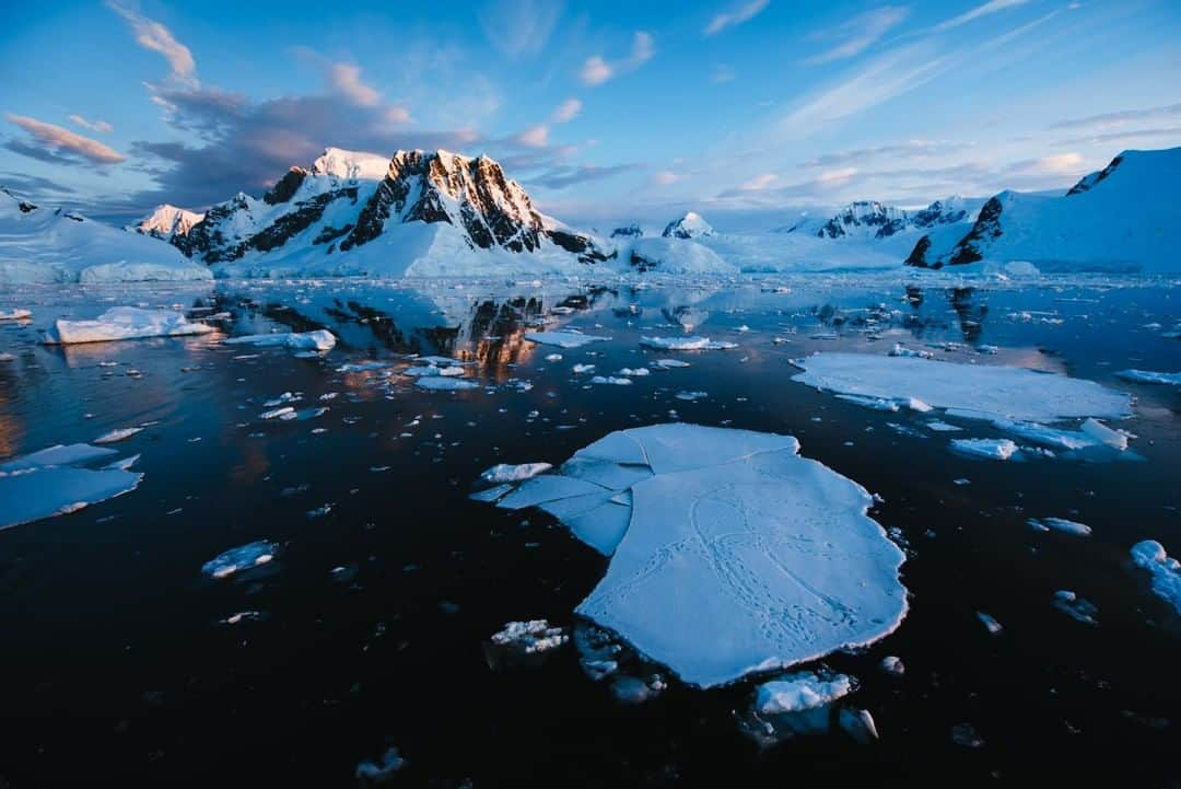 National Geographic Travelさんのインスタグラム写真 - (National Geographic TravelInstagram)「Photo by @max.lowe I Nothing moving but the clouds above on a glassy evening on the Lemaire Channel on the Antarctic peninsula. The ice flows moving past our ship pocked by the tiny footsteps of Gentoo Penguins who stopped for a brief respite before moving on. To see more from my time in Antarctica follow @max.lowe.」8月18日 9時59分 - natgeotravel