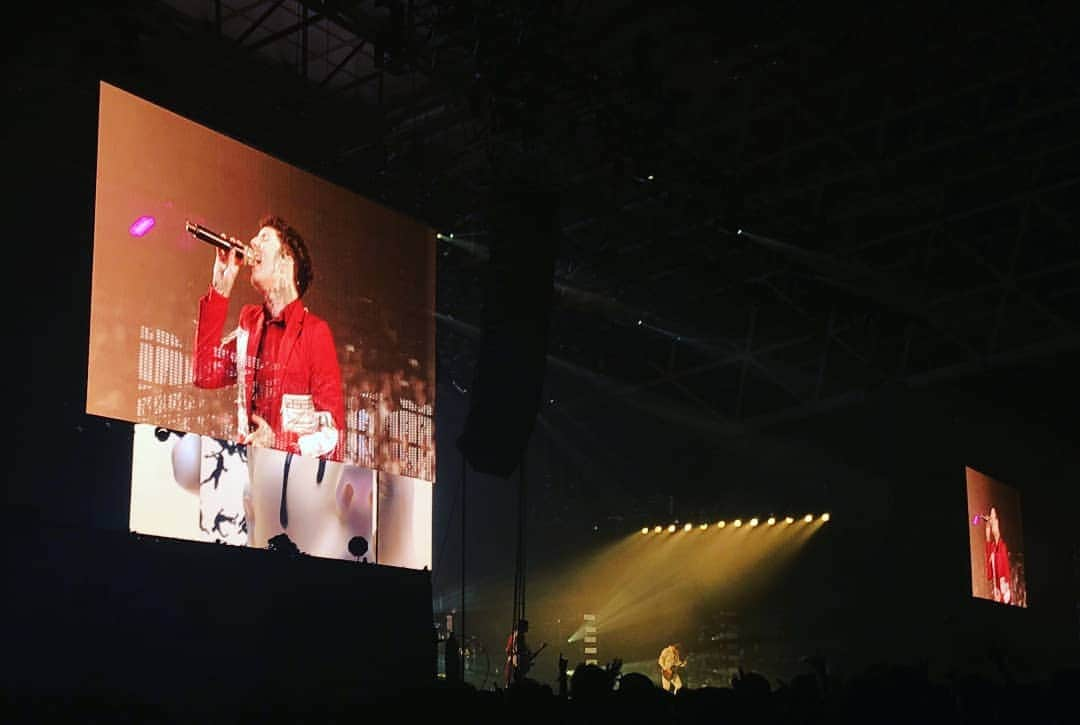 ソニー・ミュージック洋楽さんのインスタグラム写真 - (ソニー・ミュージック洋楽Instagram)「BMTH ♥️ BABYMETAL ♥️ マキシマム ザ ホルモン . . 今年20周年を迎えたサマソニで5年ぶりの来日を果たしたブリング・ミー・ザ・ホライズン。 ニュー・アルバム『amo』をひっさげ、新旧入り混じったセットリストで大阪も東京も終始シンガロング！！ 会場では10年前の初来日時に対バンをしたホルモンメンバーと再会！  さらに、既に仲良しで有名なBABYMETALとも和気あいあいとしていました💕 . . 📷Taku Fujii (with BABYMETAL) 📷KAZUSHI HAMANO（with マキシマム ザ ホルモン） . . #ブリングミーザホライズン #BringMeTheHorizon #BMTH #amo #JapanTour #festival #夏フェス #フェス #summersonic #summersonic2019 #サマソニ #BABYETAL #ベビメタ #ベビーメタル #マキシマムザホルモン #MAXIMUMTHEHORMONE #ホルモン #再会 #instaphoto #TOKYO #OSAKA #Japan #UK #洋楽好きな人と繋がりたい #洋楽好き #洋楽大好き #ロック好き #セットリスト #セトリ #setlist」8月18日 10時09分 - sonymusic_jp