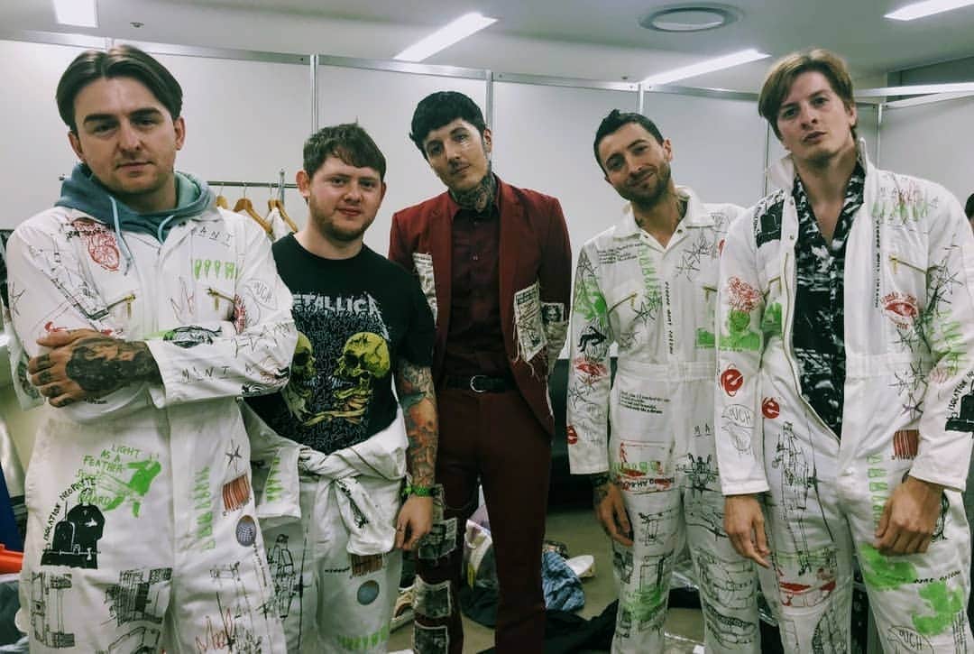 のインスタグラム：「BMTH ♥️ BABYMETAL ♥️ マキシマム ザ ホルモン . . 今年20周年を迎えたサマソニで5年ぶりの来日を果たしたブリング・ミー・ザ・ホライズン。 ニュー・アルバム『amo』をひっさげ、新旧入り混じったセットリストで大阪も東京も終始シンガロング！！ 会場では10年前の初来日時に対バンをしたホルモンメンバーと再会！  さらに、既に仲良しで有名なBABYMETALとも和気あいあいとしていました💕 . . 📷Taku Fujii (with BABYMETAL) 📷KAZUSHI HAMANO（with マキシマム ザ ホルモン） . . #ブリングミーザホライズン #BringMeTheHorizon #BMTH #amo #JapanTour #festival #夏フェス #フェス #summersonic #summersonic2019 #サマソニ #BABYETAL #ベビメタ #ベビーメタル #マキシマムザホルモン #MAXIMUMTHEHORMONE #ホルモン #再会 #instaphoto #TOKYO #OSAKA #Japan #UK #洋楽好きな人と繋がりたい #洋楽好き #洋楽大好き #ロック好き #セットリスト #セトリ #setlist」