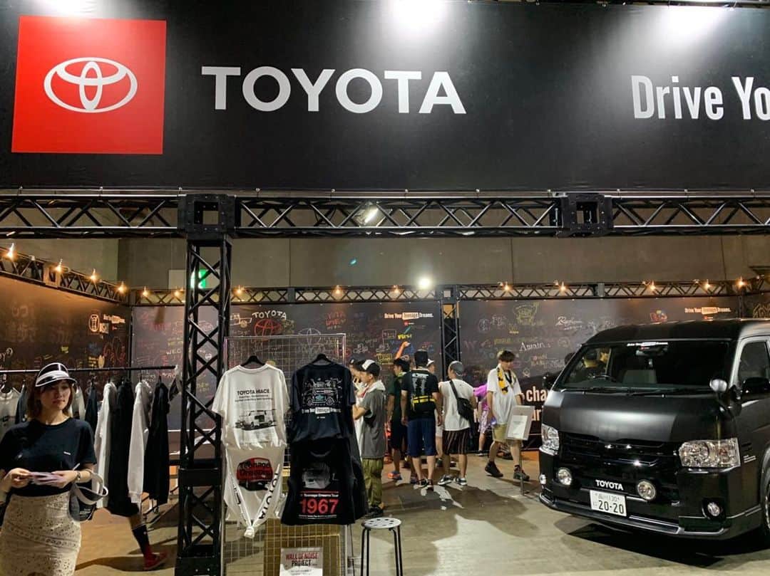 TOYOTAさんのインスタグラム写真 - (TOYOTAInstagram)「“Drive Your Teenage Dreams” POP UP STORE @summersonic_official DAY 2  #dytd #toyota #hiace #summersonic #トヨタ #ハイエース #サマソニ」8月18日 10時18分 - toyota_jp