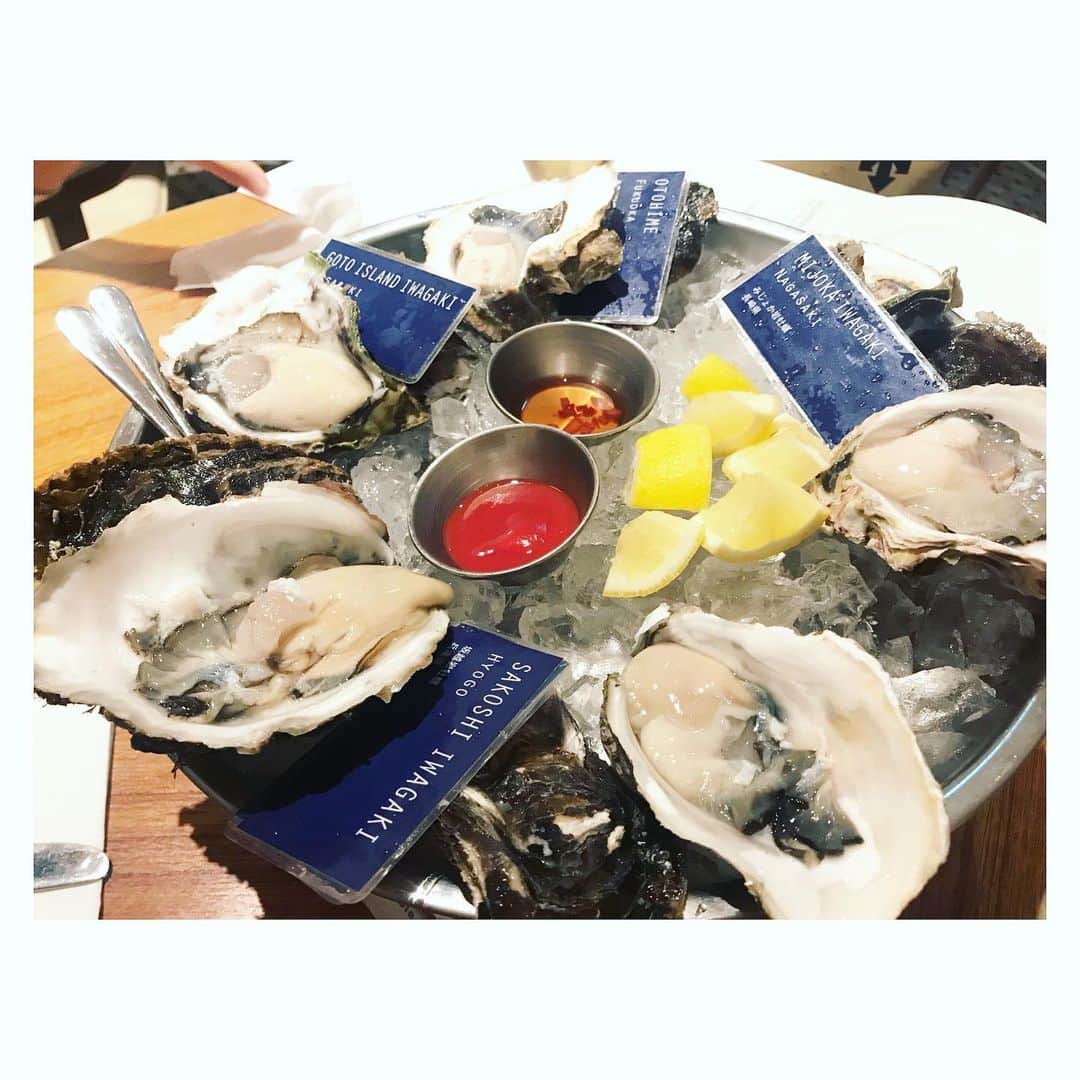 藤森香衣さんのインスタグラム写真 - (藤森香衣Instagram)「食べたいものが、一致する  暑いから、牡蠣➕白ワインが食べたくて、 オススメして貰ったお店がお休み。 私のオススメへ。  安定の美味しさだった😍  そして今日は、肌がツルツル。  #oyster #tokyo  #オイスター #牡蠣 #岩牡蠣 #元気になる」8月18日 10時11分 - kaefujimori