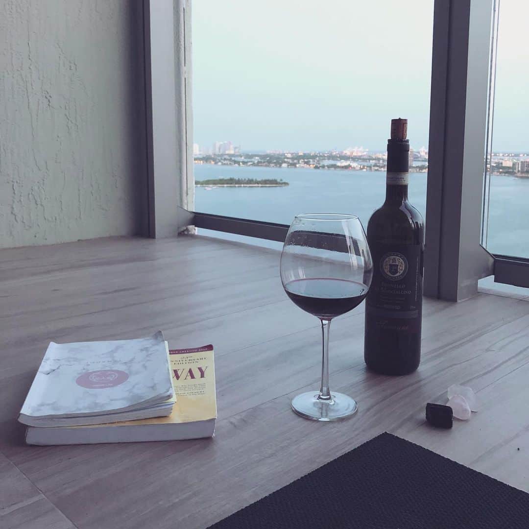 Nicole Mejiaさんのインスタグラム写真 - (Nicole MejiaInstagram)「#selflovedate Drinking a beautiful Brunello from my trip to Italy out of my grandma’s wine glass. It was one of the things I took from her place after she passed, and sipping a glass of vino after a long day/week often feels like a conversation with her.  Losing someone you love teaches you something about life. How precious it is. How fucking fragile it is. It’s painful to think about it but it’s useful perspective. We won’t be on this Earth forever. We will eventually pass on like all our ancestors before us. If we are part of the planet who has the opportunity to do so, we should act on the callings of our hearts and live to the fullest out of love- for ourselves and for others. - lol.. reading back my caption makes me chuckle. I start in the moment and it quickly evolves into some philosophical statement. #classic Cheers, guys.🍷」8月18日 10時25分 - nicole_mejia