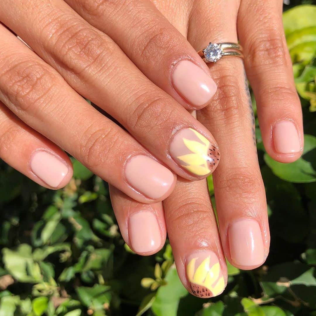 OPIさんのインスタグラム写真 - (OPIInstagram)「🎵 You're a sunflower, I think your love would be too much 🎵 Loving this #DoYouTakeLeiAway mani with sunflower 🌻 nail art!⁠ ⁠ by @nailyoulater⁠ ⁠ ⁠  #beauty #nailart #nailpolish #manicure #cute #instagood #nailswag #notd #nailstagram」8月18日 10時20分 - opi