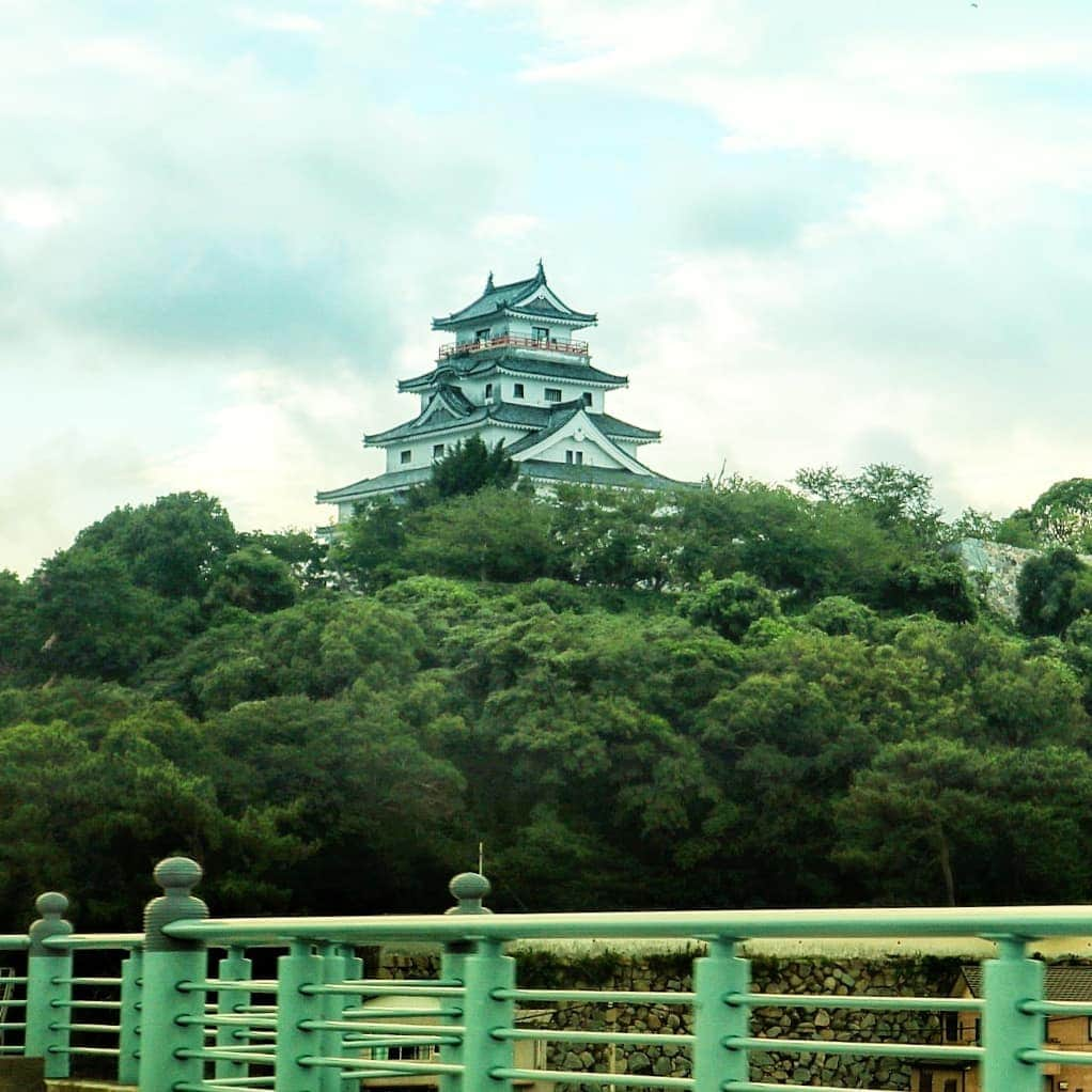 吉松育美さんのインスタグラム写真 - (吉松育美Instagram)「karatsu castle🏯🏯🏯 #唐津城 ✨ . #佐賀県 が誇るお城です🏯😄👍✨ . 次回は時間作って見に行きたいな💕 . . .  #culture #唐津 #佐賀 #佐賀さいこう #佐賀 #佐賀県鳥栖市 #鳥栖 #観光大使 #鳥栖出身 #佐賀出身 #鳥栖市 #九州ぐらむ #九州出身」8月18日 10時33分 - ikumiyoshimatsu