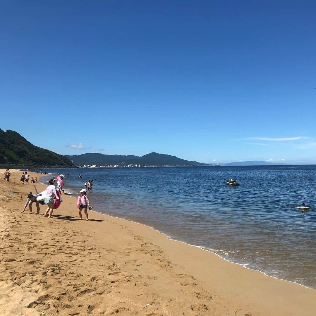 八坂芽依さんのインスタグラム写真 - (八坂芽依Instagram)「先日、素敵な方にたくさんお会いすることができました！ えみさん、お誘いありがとうございます😊 夏っぽいことできて嬉しい🍖🏖⛵️🐬 .  乃が美の社長の阪上さんにお会いしました！ こんなに美味しい食パン出会ったことがなく 食べるのが止まらず思わず、 ずっと食べちゃいました笑笑 ありがとうございます😊 . 試合会場⚽️でしかお会いしたことなかったなつみさんにもお会いできました！🥰 綺麗でした〜💕 出会いに感謝です！ #乃が美  #食パン #たむけんさん #なつみさん #淡路島 #シーガイア海月 . やばいよー更新すること溜まりまくってる😅😅 連日更新すみません🙇‍♀️」8月18日 16時18分 - yasakamei_28