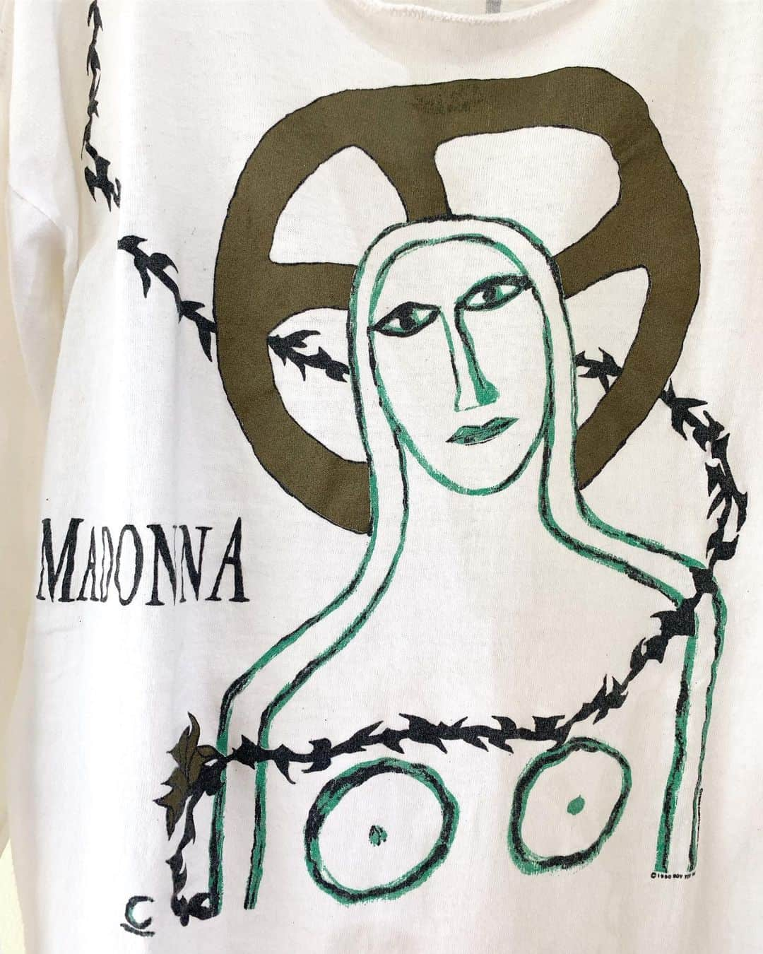 ジャムルさんのインスタグラム写真 - (ジャムルInstagram)「'90 Madonna L/S Tee ¥10500+tax 肩幅  53.5cm 身幅 52cm 着丈 64.5cm 袖丈 56cm . 通販も可能です。 お問い合わせはお電話で承ります。 . #お問い合わせはお電話で承ります #jammru #osaka  #fashion  #streetstyle  #streetfashion  #vtg  #vintage  #used  #usedclothing  #古着 #古着屋 #ファッション #70s #80s #90s#madonna」8月18日 16時19分 - jammru