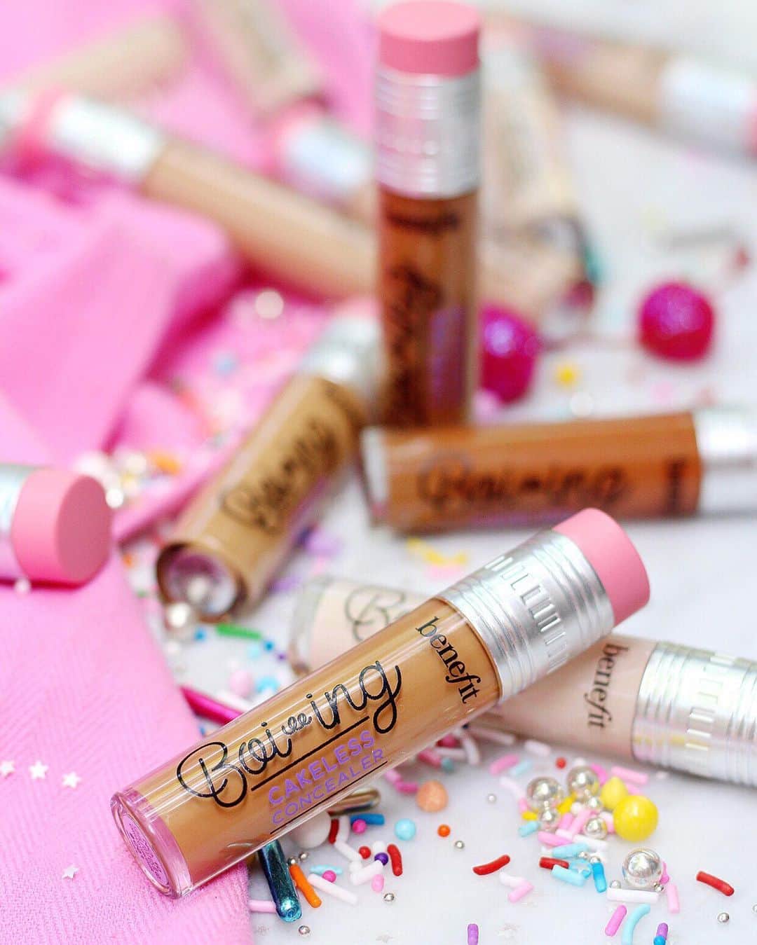Benefit Cosmeticsさんのインスタグラム写真 - (Benefit CosmeticsInstagram)「Erase the cake with our NEW #boiing Cakeless Concealer! 🚫🎂 Full coverage, 24-hour longwear, waterproof & available now online & in-store at @sephora for $22! #benefit 📸: @jonathan_caleb_cake」8月18日 11時00分 - benefitcosmetics