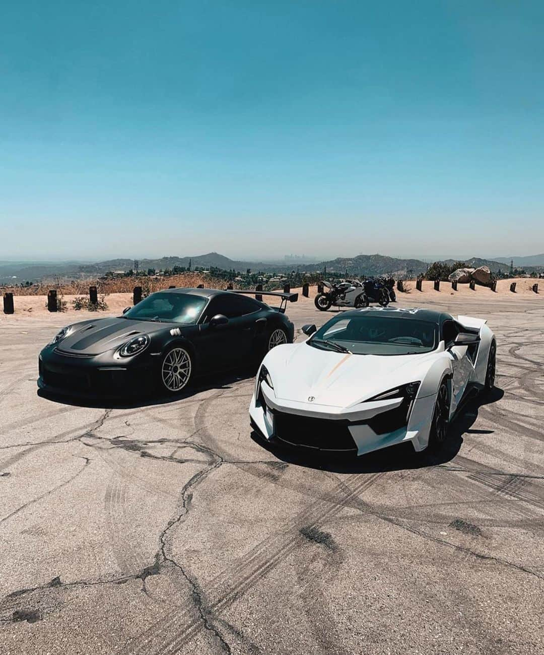 CarsWithoutLimitsさんのインスタグラム写真 - (CarsWithoutLimitsInstagram)「Fenyr Supersport & @mr.car’s GT2RS #carswithoutlimits  #porsche #gt2rs #fenyr #supersport」8月18日 11時06分 - carswithoutlimits