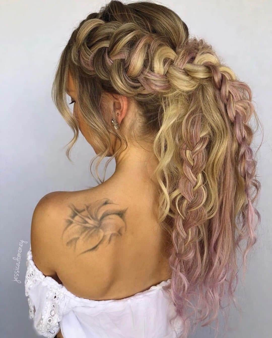 CosmoProf Beautyさんのインスタグラム写真 - (CosmoProf BeautyInstagram)「Life’s too short for boring ponytails 💕⁣ ⁣ Hair by @jessicadomoney who used colored extensions to add some fun to this braided pony, then styled using the @oliviagardenint Ceramic + Ion Flat Iron with @sexyhair Powder Play Lite & Spray and Play⁣ ⁣ Double up ✌ on Care & Styling! #licensedtocreate artists can save up to 35% when purchasing 2 select Sexy Hair products this month at #cosmoprofbeauty⁣ ⁣ #repost #braidedponytail #oliviagarden #bohobraids #bohohair #updospecialist #braidedstyles #braidedhairstyles」8月18日 11時15分 - cosmoprofbeauty