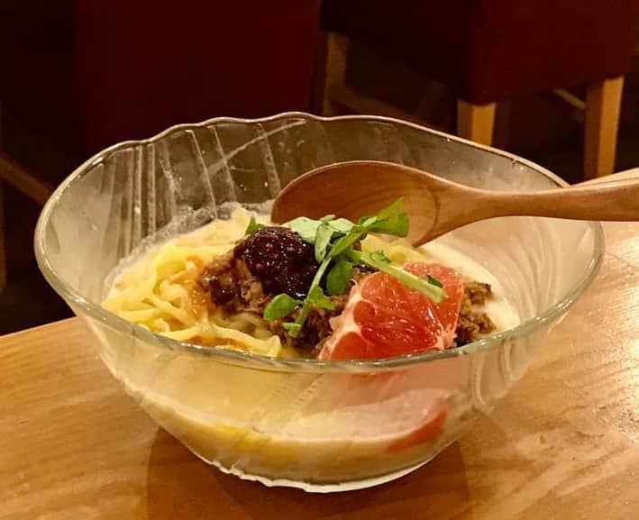 The Japan Timesさんのインスタグラム写真 - (The Japan TimesInstagram)「At Toripota Ramen Thank, in Tokyo’s Minato Ward, you’ll find plenty of noodles to be grateful for, but Robbie Swinnerton’s pro tip is to home in on the limited-edition bowls. Next month it will be Spicy Caribbean Noodles. “The noodles are submerged in a chilled chicken potage blended with enough coconut milk to add a rich creamy sweetness. On top of this, you’ll find spice-rubbed jerk chicken; generous spoonfuls of blueberry sauce and whole-grain golden mustard; and, as a final accent, a wedge of pink grapefruit,” writes @tokyofoodfile. Link in bio. 📸: Robbie Swinnerton . . . . . . #ramen #noodles #ラーメン #washoku #和食 #instafood #instaramen #summerfoods #chillednoodles」8月18日 11時26分 - thejapantimes