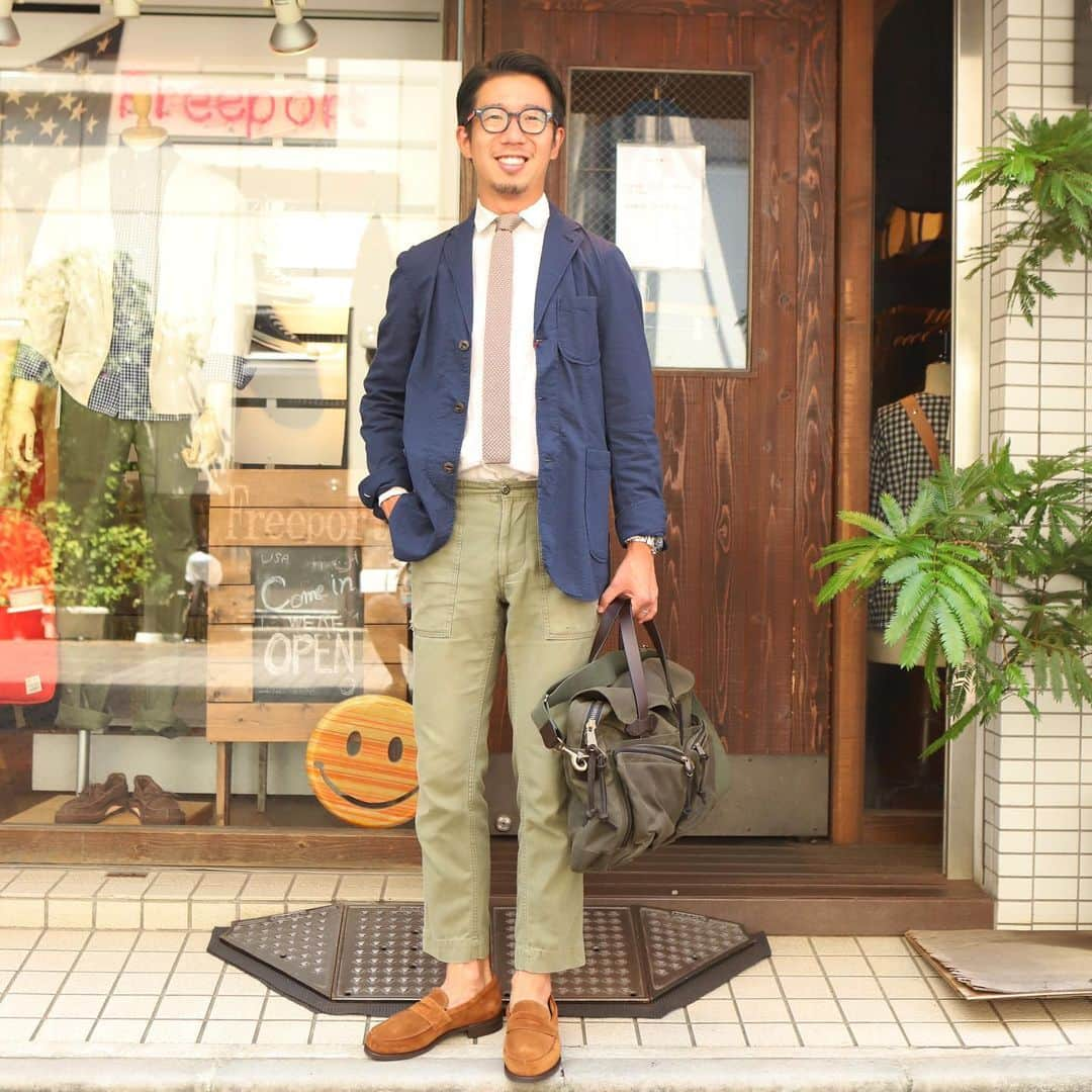 Freeport-ueno/上野さんのインスタグラム写真 - (Freeport-ueno/上野Instagram)「本日のSTYLE  お気に入りのバッグやネクタイで 盆明けのお仕事も景気良くイキましょー！  #jacket#candidum #shirt#jamesmortimer #tie#workersjapan #pants#fobfactory #shoes#praboot #bag#filson #style#ivystyle#trad#surf #Freeportueno#tokyo#上野セレクトショップ」8月18日 11時36分 - freeportueno