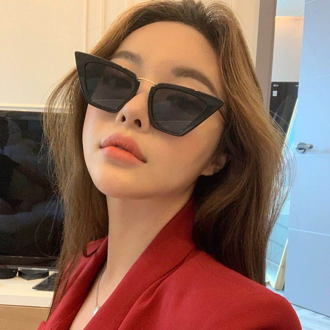 原涼香のインスタグラム：「最新ご予約状況❤️❤️ 8/18  16時、17時 8/19  18時、18時半、19時 8/20  off 8/21  16時〜19時 8/22  14時〜19時 8/23  off 8/24  10時、12時、16時半、17時 8/25  12時半〜17時 8/26 16時〜19時 ㅤㅤㅤㅤㅤㅤㅤㅤㅤㅤㅤㅤㅤ ご予約はホットペッパーから お願いします🇰🇷💕」