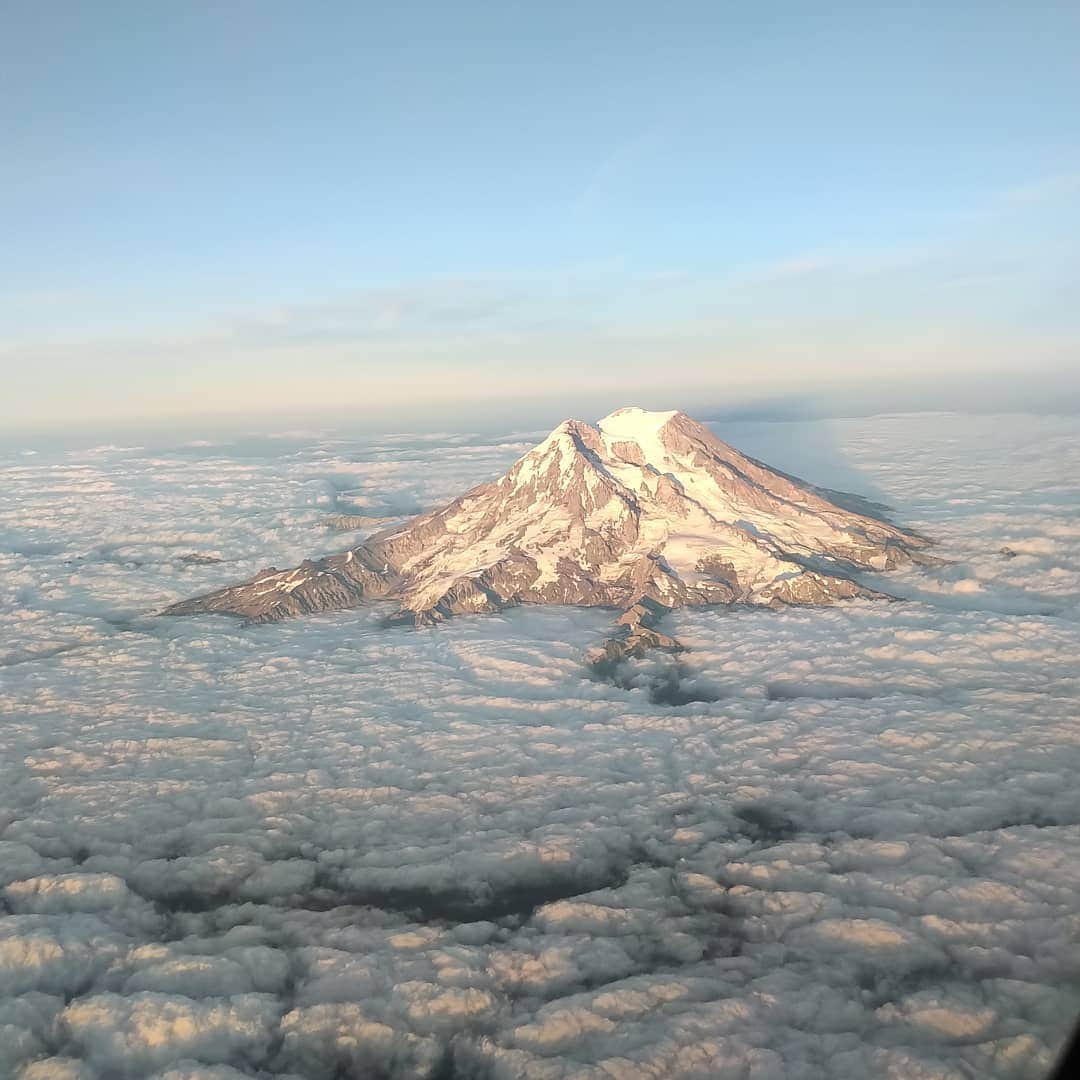 ダフ・マッケイガンさんのインスタグラム写真 - (ダフ・マッケイガンInstagram)「Ladies and gentlemen...Mt Rainer.」8月18日 12時02分 - duffmckagan