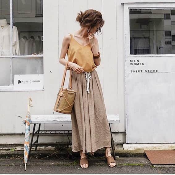 のインスタグラム：「夏らしさを演出するイエローキャミソール🌻﻿ ベージュのスカンツ合わせで全体的に大人っぽい露出バランスにするのがポイントです💡﻿ ﻿ 本日リポストでご紹介するSHOPLISTAは「@gum_211h」さん❣️﻿ ご提供・ご利用誠にありがとうございます！﻿ .﻿ ・・・﻿ 楊柳のスカンツは﻿ 涼しげで夏のマストアイテム🎐﻿ ・・・﻿ .﻿ 〜「SHOPLISTA」の詳細は下記をご覧ください👀〜﻿ ■キャプションに「#SHOPLIST」「#SHOPLISTA」を記載﻿ ■SHOPLIST公式アカウントを画像にタグ付け「@shoplist_official」 ﻿ ————————————————— #SHOPLIST #SHOPLISTA #LISTA #ショップリスト#キャミソール#キャミソールコーデ #スカンツ #スカンツコーデ #イエローコーデ #ノースリーブコーデ #ノースリーブ女子 #ノースリーブ #クリアバッグ #クリアバック #クリア小物 #クリアポーチ #ベージュコーデ #ベージュコーディネート #ナチュラルコーディネート #ナチュラルコーデ #シンプルコーディネート #シンプルコーデ」