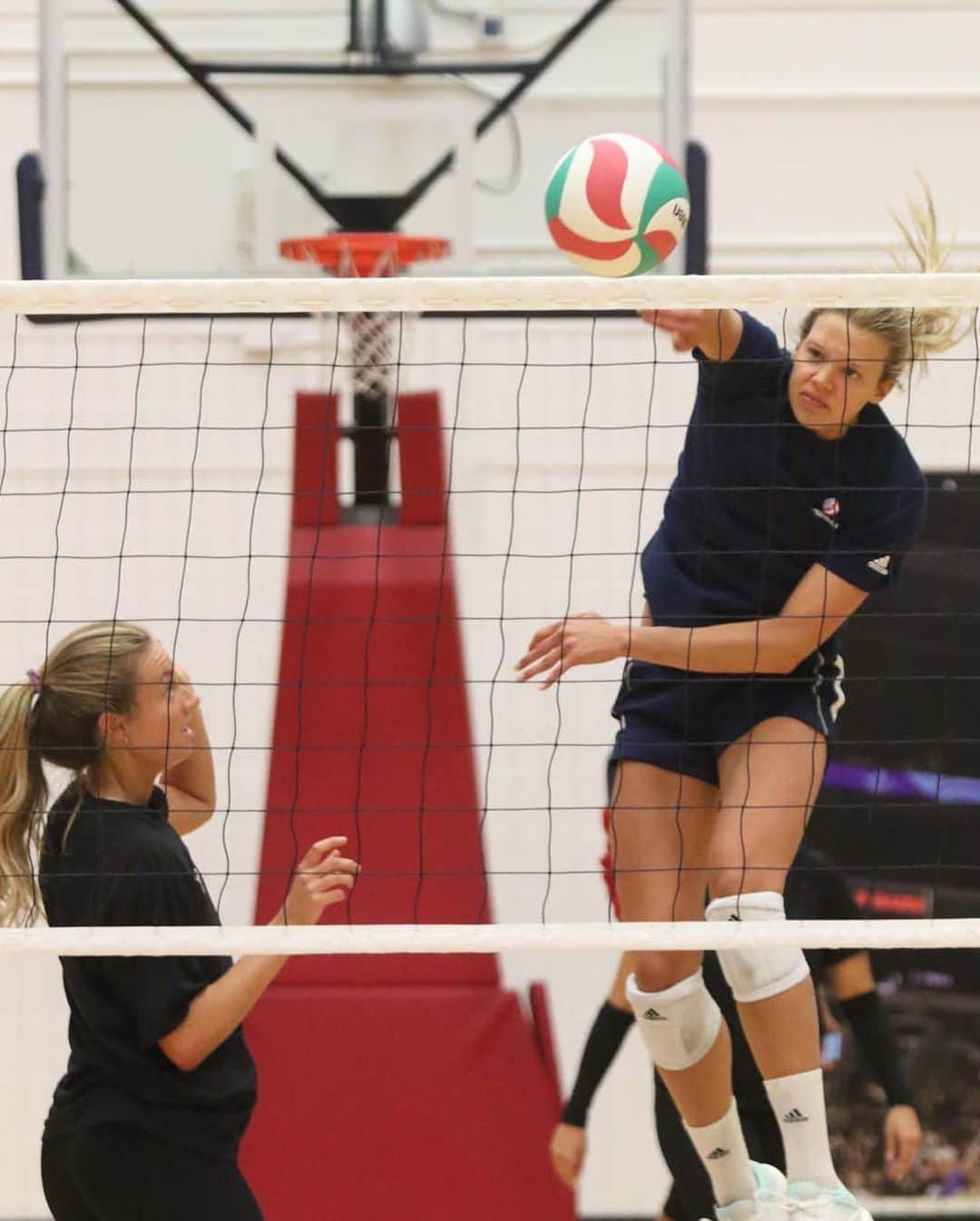 USA Volleyballさんのインスタグラム写真 - (USA VolleyballInstagram)「U.S. Women and Men prepping for the NORCECA Champions Cup being held Aug. 22-24 at the U.S. Olympic and Paralympic Training Center in Colorado Springs. Will you be there to support @usavwnt, @usavmnt and @teamusa? --- Tourney Schedule and Details at https://go.usav.org/norceca」8月18日 12時01分 - usavolleyball