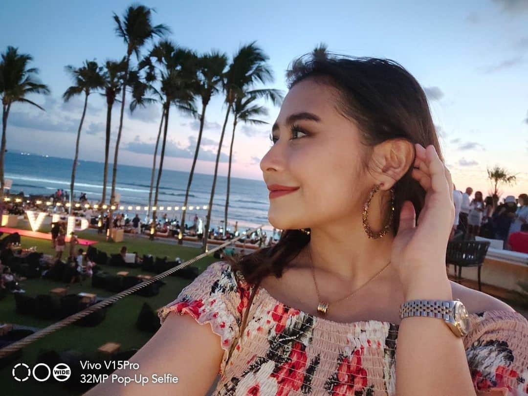 Prilly Latuconsinaさんのインスタグラム写真 - (Prilly LatuconsinaInstagram)「When i live in a country with the most beautiful beaches in the world, there’s barely a reason for me to go anywhere else. 🇮🇩 #iloveIndonesia #vivoV15Pro  @vivo_indonesia」8月18日 12時05分 - prillylatuconsina96