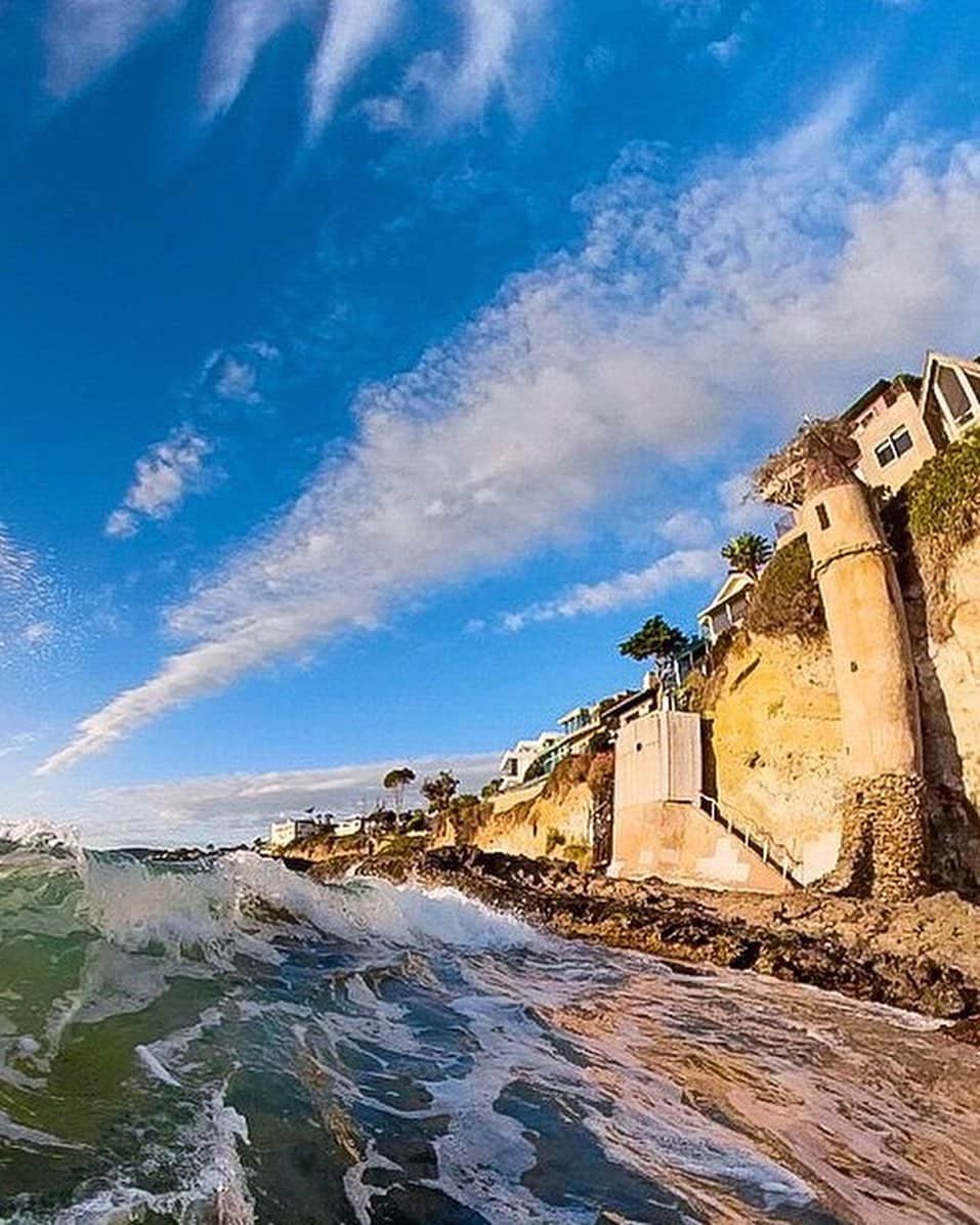 Robbie Crawfordさんのインスタグラム写真 - (Robbie CrawfordInstagram)「Swipe 👉🏻👉🏻👉🏻 to check out out how cool the castle on the beach is where @geobryan is doing this snap #differentbydesign #GoProFusion #360 #GoPro #create」8月18日 12時19分 - robbiecrawford
