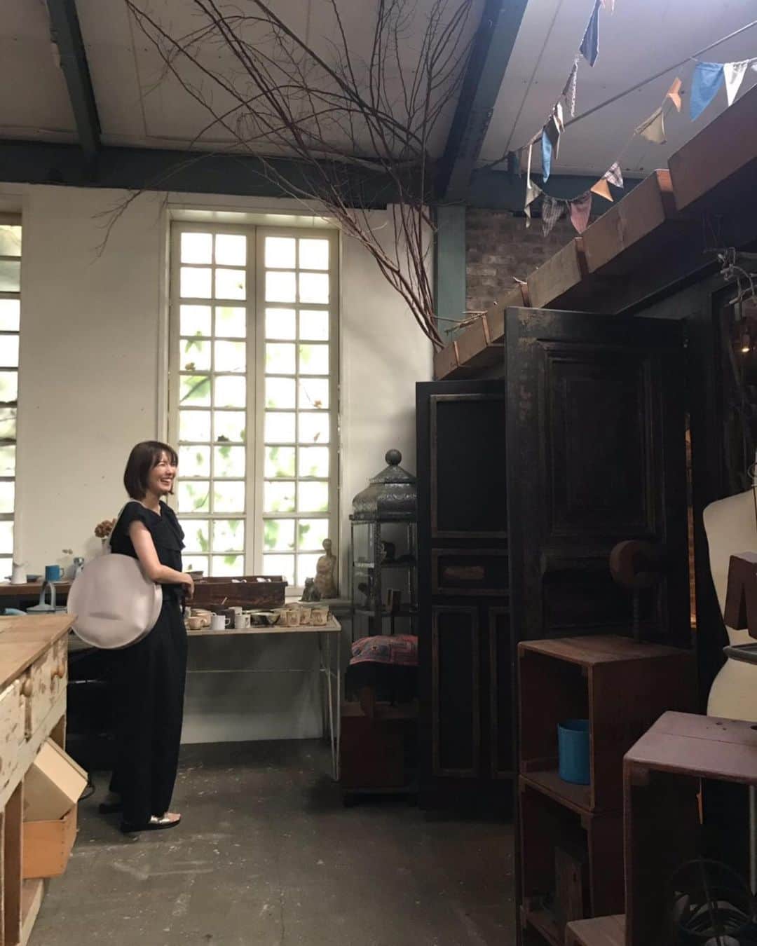 黒木渚さんのインスタグラム写真 - (黒木渚Instagram)「雅叙園のあとに行ったカフェも海外のようで素敵でした。 盗撮した須賀さんの写真がまた幼女。笑  #チャムアパートメント #モロッコみたい #須賀由美子」8月18日 12時13分 - nagisa_kuroki