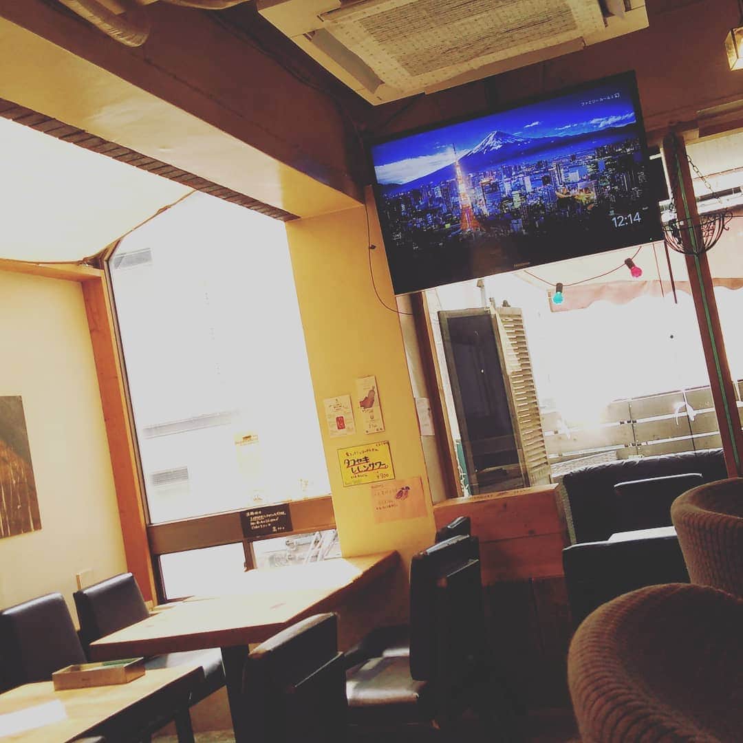 海老澤健次さんのインスタグラム写真 - (海老澤健次Instagram)「土日限定でたまにランチをやらせてもらってます。今日も15時までやってます。恵比寿近くに来たら是非。 恵比寿くるり。  #タコライス　#生姜焼き　#たこ焼き」8月18日 12時16分 - ebisawa_kenji