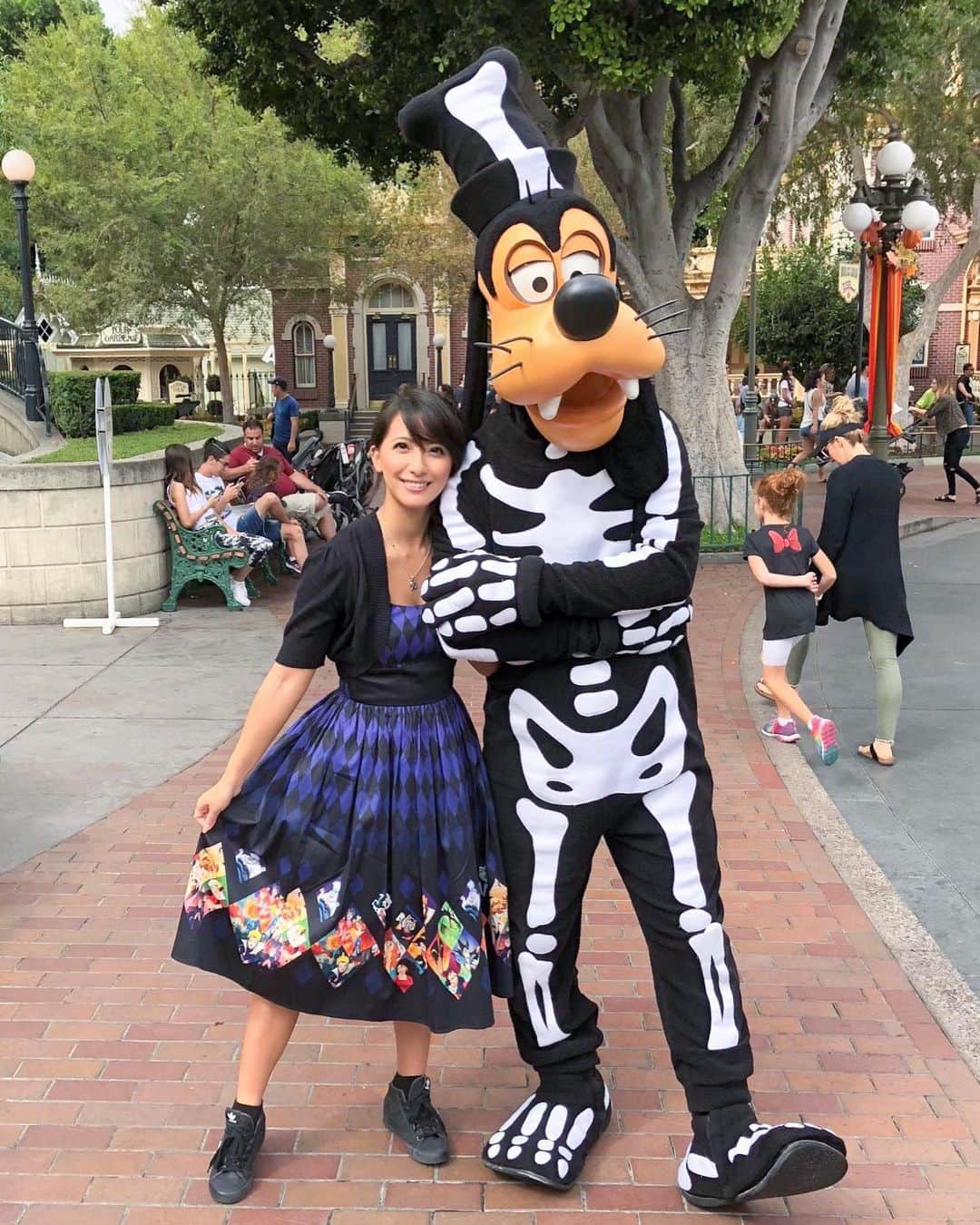 矢部あやのインスタグラム：「201809 4day 骨グーフィーさん☠️ ・ #disneyland #disneylandcalifornia #disneylandresort #charactergreeting #DLR #DLR2018 #goofy」