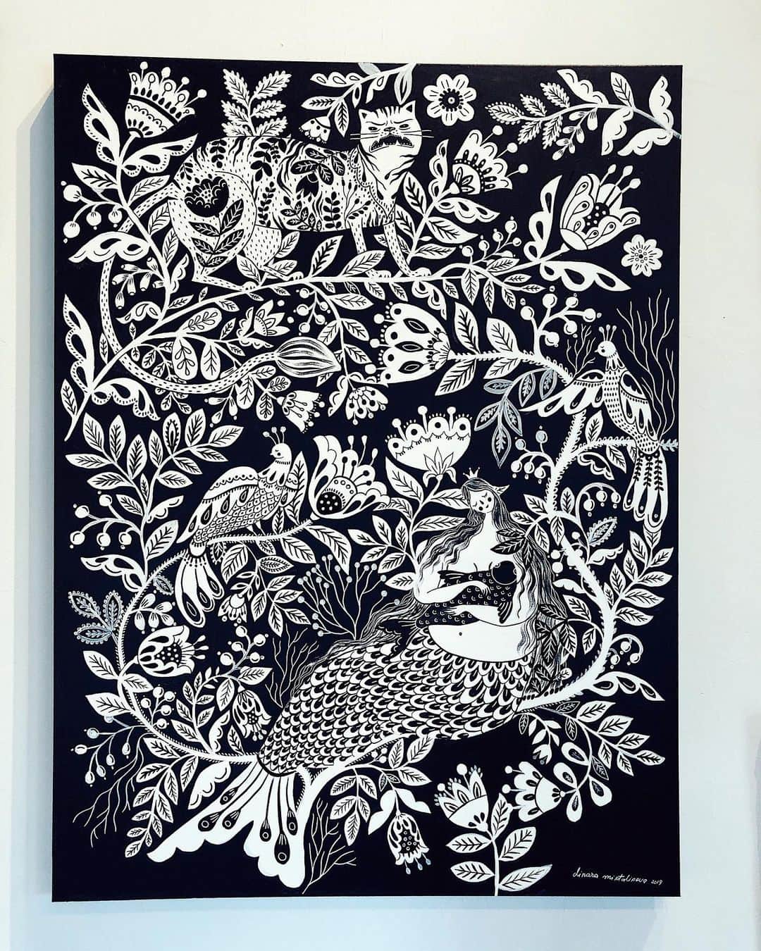 Dinara Mirtalipovaのインスタグラム：「Finished! (But realized the signature is crooked, will fix that lol!) 40x60, acrylic on canvas, $6000, free US shipping. If interested please email hello@mirdinara.com  #fineartpainting #mirdinaramermaids #mirdinara #tremontohio」