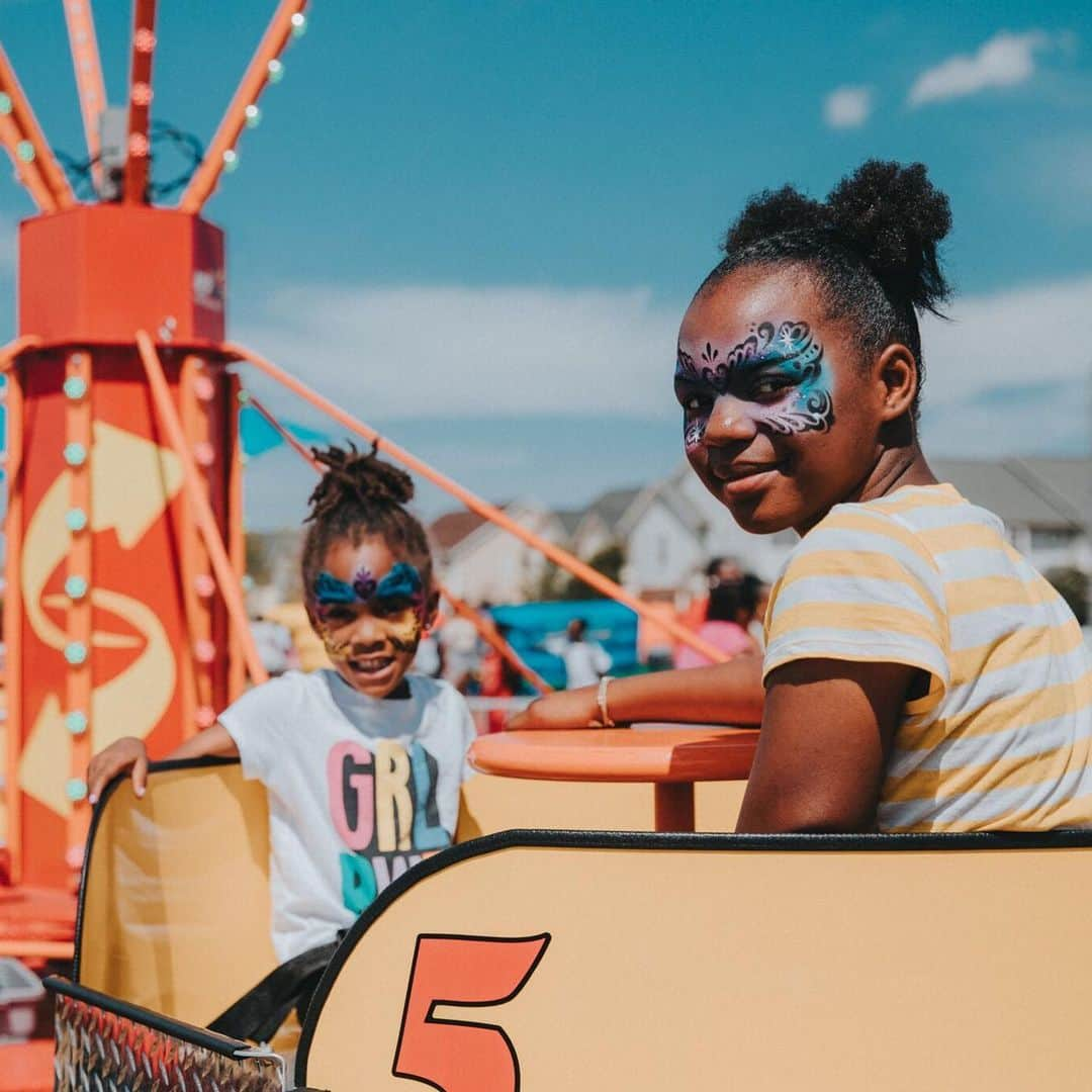 ビッグ・ショーンさんのインスタグラム写真 - (ビッグ・ショーンInstagram)「Went and threw the most legendary Block Party!  Free hair braiding n cuts, rides, food, etc. but what’s fire is we introduced kids/grown folk to self healing, coding, music/engineering lighting programs, yoga, and more. right in my old neighborhood where they never get anything like this n need the inspiration n our guidance the most. All King’s n Queens 👑. It’s our 2nd year doing it and I intend to do it every year til I die and even after that. Mental health panel tomorrow」8月18日 12時38分 - bigsean