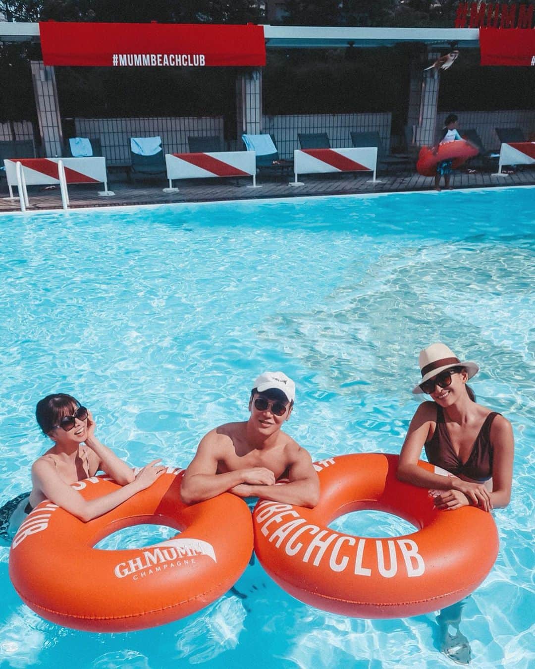ケリーさんのインスタグラム写真 - (ケリーInstagram)「ᗴᑎᗪᒪᗴᔕᔕ ᔕᑌᗰᗰᗴᖇ☀️🧡💛 ・ 昨日は晴れたから #mummbeachclub のプールへ🐠 ・ @sanai_resort  @ghmumm_jpn  #summer#pool #mummbeachclub #sanai_resort#bikini」8月18日 12時32分 - kellymisawa