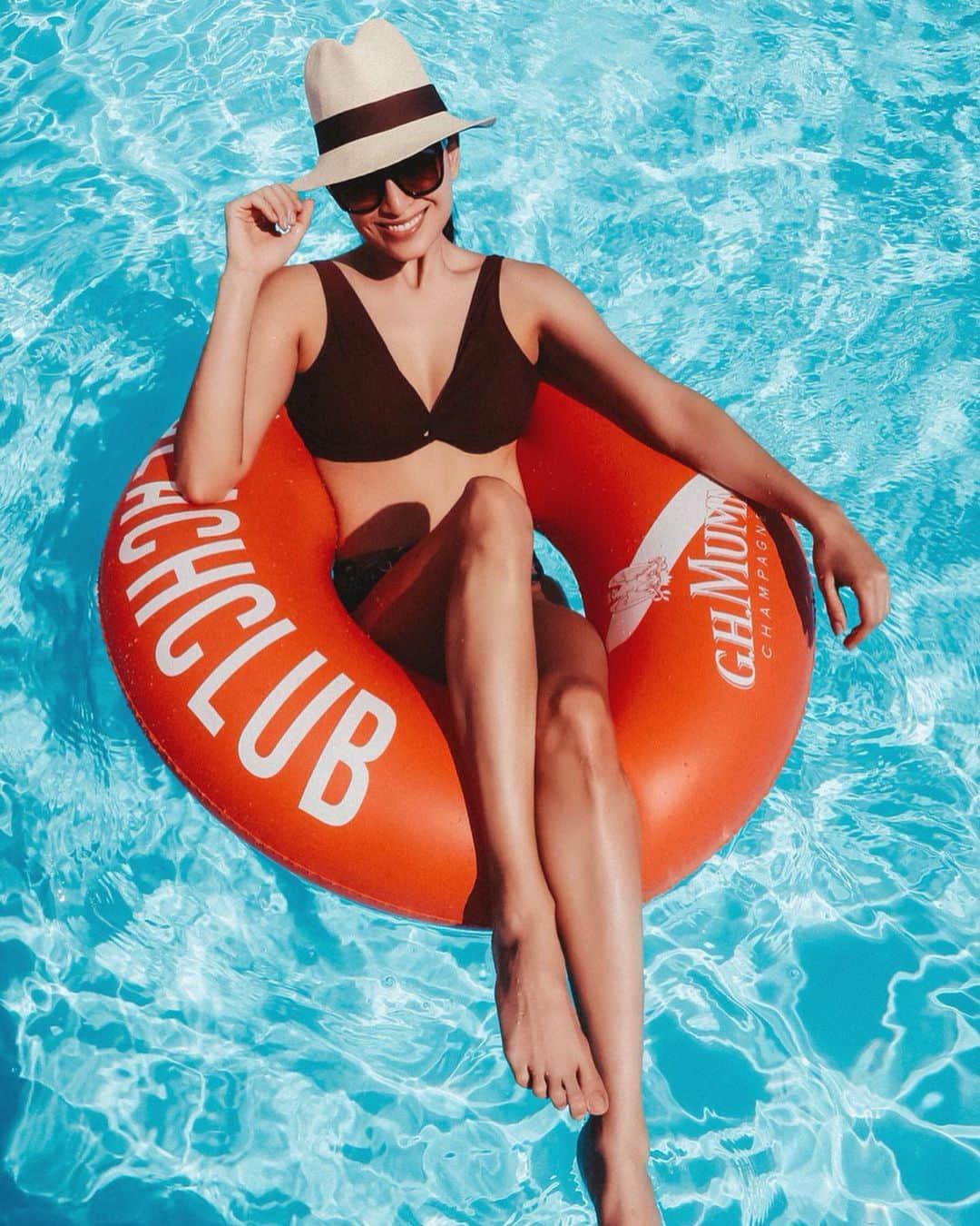 ケリーさんのインスタグラム写真 - (ケリーInstagram)「ᗴᑎᗪᒪᗴᔕᔕ ᔕᑌᗰᗰᗴᖇ☀️🧡💛 ・ 昨日は晴れたから #mummbeachclub のプールへ🐠 ・ @sanai_resort  @ghmumm_jpn  #summer#pool #mummbeachclub #sanai_resort#bikini」8月18日 12時32分 - kellymisawa