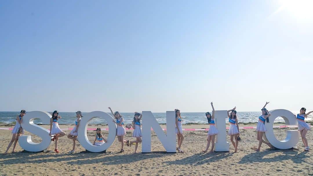 のインスタグラム：「夏のビーチに美女登場❤️💙🧡⠀ ⠀ #サマソニ #サマソニ2019 #サマソニ東京 #サマーソニック #サマーソニック2019 #サマーソニック東京 #サマソニ20周年 #summersonic #summersonic2019 #summersonictokyo⠀  #サマソニ参戦 #サマソニガール #cute #kawaii #かわいい」