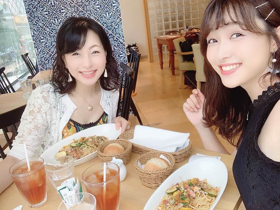 のインスタグラム：「❁┈༚༝ 8月も仕事でもプライベートでも あちこち行って、私的夏を満喫してます☺️ ㅤㅤ 仕事後とかオフに 久しぶりな友達に会ってきたから 少しずつ載せてこー💓 ㅤㅤ まずはキャスターも一緒にやってた 佐古さん⸜(๑⃙⃘'ω'๑⃙⃘)⸝ ◌𓈒𖡼﻿ ㅤㅤ #桃をもらったので #久しぶりにお菓子つくった #また載せます #summer #summervacation #cafe #afternoonteatearoom #lunch #sweets #cake #watermelon #watermelonjuice #pasta #instagood #fashion #ランチ #カフェ #アフタヌーンティー #アフタヌーンティーティールーム #ケーキ #スイカジュース」
