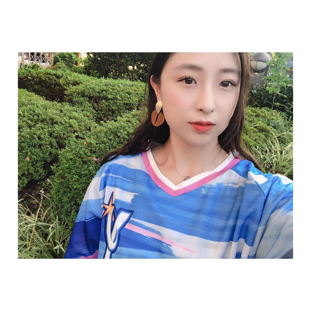 のインスタグラム：「横浜vs広島 地元のお友達たちとベイの応援💙 応援するって良いよね⚾︎ . 来月はラグビーワールドカップですよ🏉 観戦するの楽しみです。日本で！ワールドカップ。 ワクワクが止まりません。 . #横浜 #ベイスターズ #denaベイスターズ  #ベイスターズ女子 #プロ野球 #浜っ子  #浜スタ #横浜スタジアム #広島カープ  #ランニング #ランニング女子」