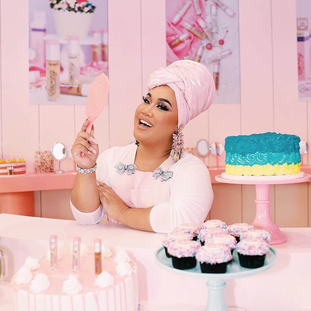 Benefit Cosmeticsさんのインスタグラム写真 - (Benefit CosmeticsInstagram)「Now serving: our NEW #boiing Cakeless Concealer! 💗✨ Satisfy your sweet tooth like @patrickstarrr & stop by Benefit’s Cakeless Bake Shop, our latest pop-up experience! 🧁 ➡️ Head to our IG Stories for more details!」8月18日 12時42分 - benefitcosmetics