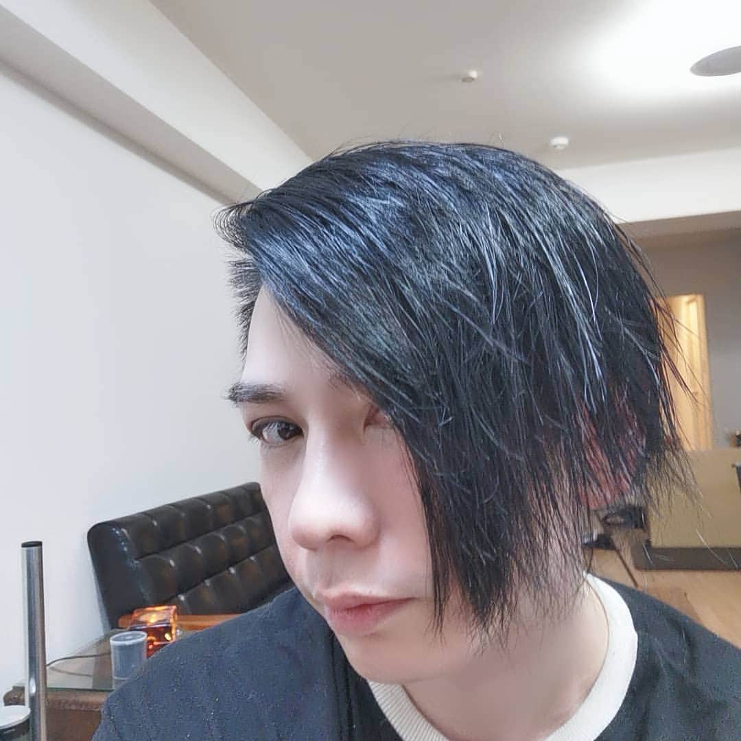 蛇足のインスタグラム：「風呂上がりで髪乾かすの面倒くさいので自撮りに専念しています。」