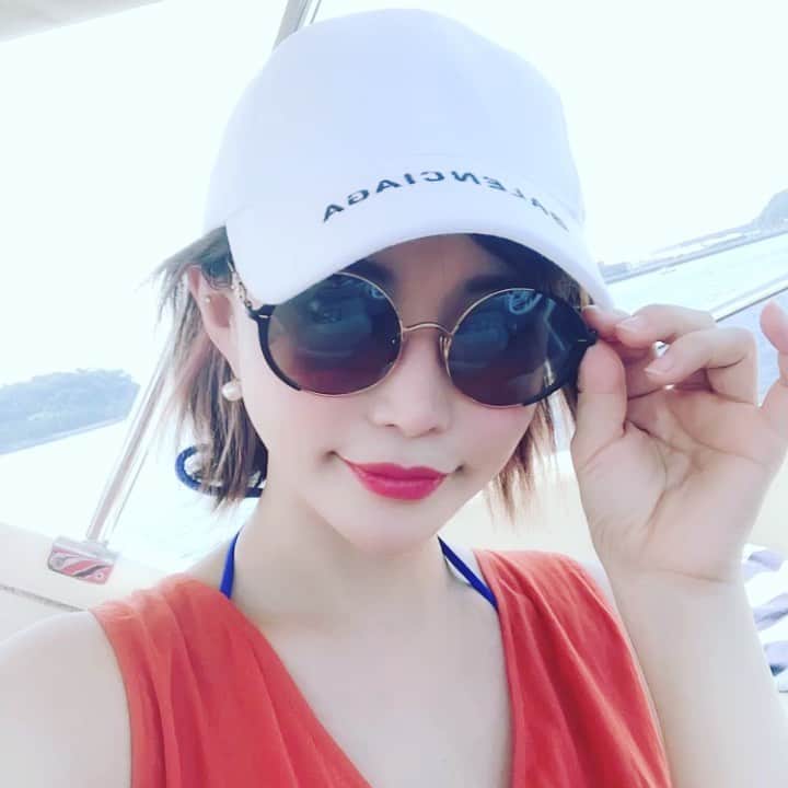 里美ゆりあのインスタグラム：「酔ってきた❤ #クルージング #summer #釣りの酔とはちゃうやつ #お酒酔い #楽しい酔いのやつ」