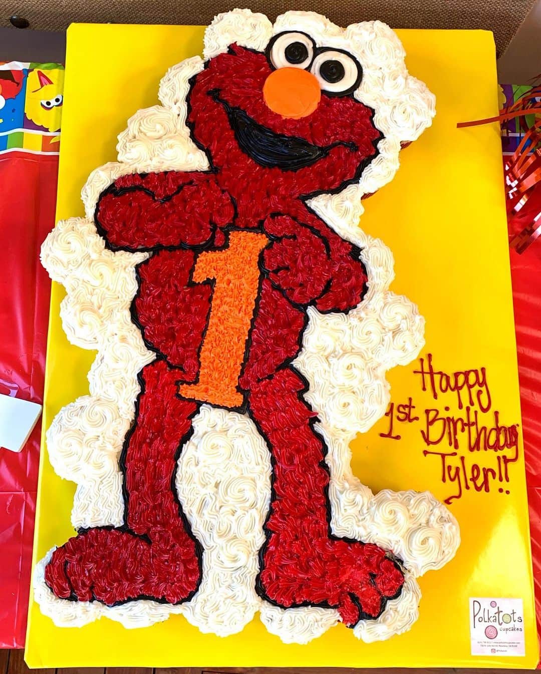 Jena Frumesさんのインスタグラム写真 - (Jena FrumesInstagram)「Celebrated my besties son Tj’s 1st birthday today 🎁 We learned he loves Elmo but not in person hence this reaction 😂 Love you lil man 💋 Perfect Elmo cake & cupcakes by @polkatots thank you guys so much you always do an amazing job❤️」8月18日 13時07分 - jenafrumes