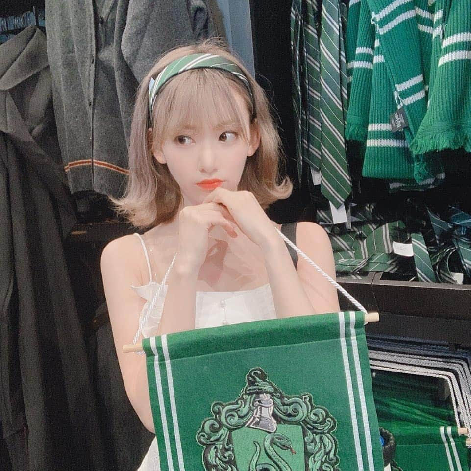 IZ*ONEさんのインスタグラム写真 - (IZ*ONEInstagram)「SUMMER.LA🌈 ⠀ #사쿠라 #さくら #宮脇咲良 #IZONE #아이즈원 #アイズワン」8月18日 13時18分 - official_izone