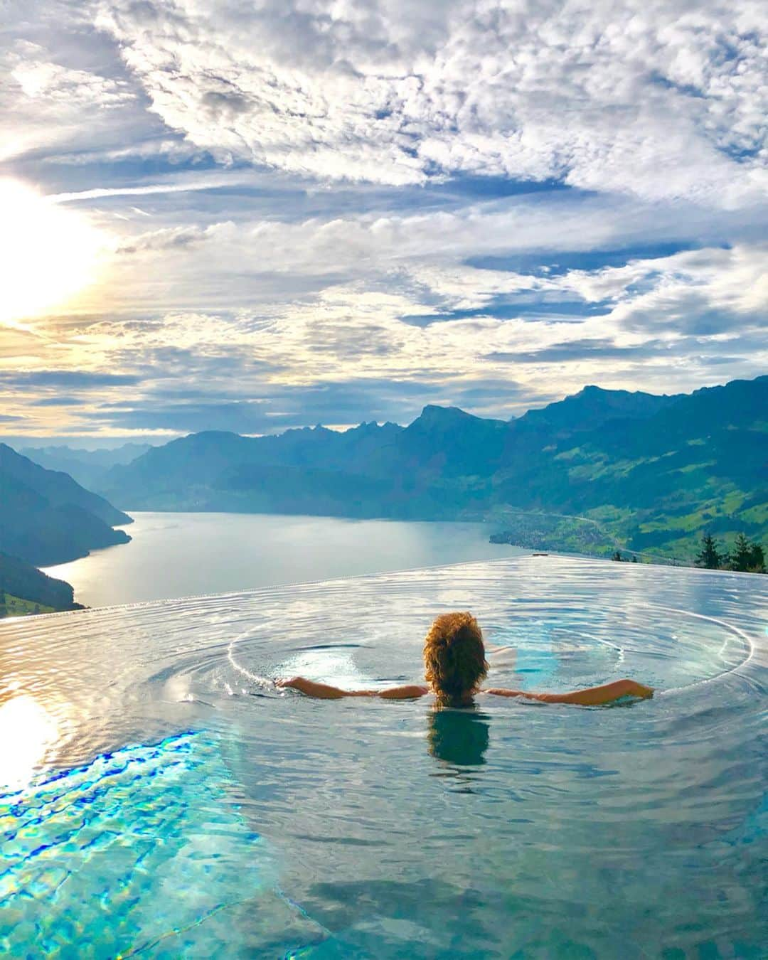 春木開さんのインスタグラム写真 - (春木開Instagram)「世界一のインフィニティプール🤤 LoveSwiss🇨🇭♥️﻿ ﻿ #swiss﻿ #switzerland ﻿ #honegg﻿ #infinitypool  #リアルハイジの世界」8月18日 13時37分 - haruki.kai