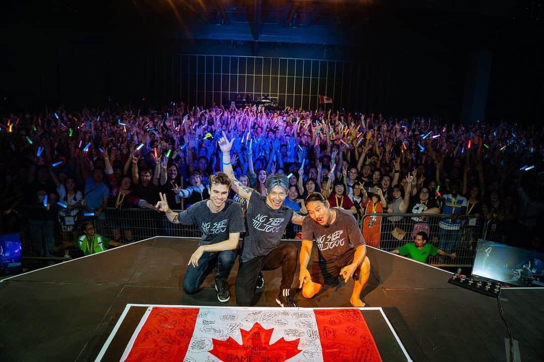 MIYAVI（石原貴雅）さんのインスタグラム写真 - (MIYAVI（石原貴雅）Instagram)「🙏 @miyavi_ishihara “NO SLEEP TILL TOKYO” World Tour 2019 Day 15 8.17 #Montreal @otakuthonmontreal  Thanks everyone for a great night!!🙏 ．  Next Up! Day 16 8.19 #NewYork #NYC @sonyhall ． ． 📸By: @zb_images ． ． 【リリース情報】 MIYAVI NEW ALBUM 💿 NO SLEEP TILL TOKYO 7.24 Release⬇️⬇️ https://umj.lnk.to/miyavi_nsttPR ． 【ライブ情報】 MIYAVI “NO SLEEP TILL TOKYO” World Tour 2019 . 8/19 - New York | Sony Music Hall  8/20 - Philadelphia | Theatre of Living Arts 8/22 - Washington D.C. | The State Theatre 8/24 - Atlanta | The Masquerade 10/05 - Helsinki | Tiivistamo 10/06 - London | Islington Assembly Hall 10/08 - Paris | O’Sullivans Backstage By The Mill 10/09 - Bordeaux | Rock School Barbey 10/10 - Barcelona | Salamandra 10/12 - Geneva | Moulin Rouge 10/13 - Lyon | Le Transbordeur 10/15 - Amsterdam | Melkweg 10/16 - Cologne | Essigfabrik 10/17 - Berlin | Columbia Theater 10/21 - Budapest | Barba Negra Music Club 10/23 - Moscow | Glavclub Green Concert 10/24 - St. Petersburg | Aurora Concert Hall November: ASIA December: JAPAN ． MYV CREW Exclusive MIYAVI Birthday Live 2019 ． 9月15日(日) 恵比寿 LIQUIDROOM . MIYAVI ファンクラブ ”MYV CREW” 2019年度会員受付中！！ MIYAVI Fan Club“ MYV CREW” 2019 Membership Admission and Renewal Information  ご入会方法は⬇️ http://myv382tokyo.com/myvcrew/about.html ． ． #MIYAVI #NoSleepTillTokyo #NSTT #UnderTheSameSky #DAOKO #千客万来 #SenkyakuBanrai #Diner #ninagawamika #蜷川実花 #MYVCREW #NorthAmerica #USA #CANADA #MEXICO #EUROPE #ASIA #JAPAN #live ．」8月18日 13時40分 - miyavi_staff