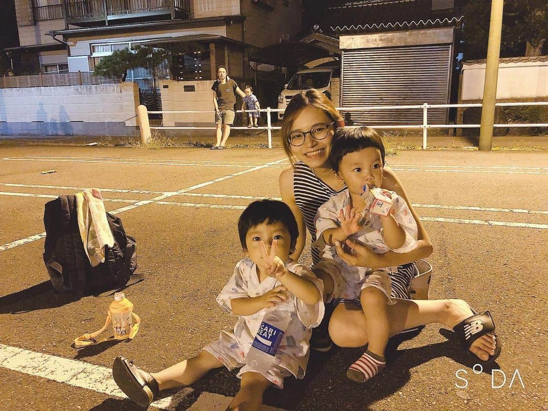 橋田昌実のインスタグラム：「毎年恒例の花火大会❤︎﻿ ﻿ ﻿ いとこ達もみんな集合ー！﻿ 子供ら6人走り回って楽しそうだったし﻿ 母も楽しかった〜❤︎👦🏻👦🏻👦🏻👶🏻👶🏻👶🏻﻿ ﻿ ﻿ ちなみに6人全員男の子で産まれてくる赤ちゃんも男の子🙊w﻿ ﻿ ﻿ とうまもはやたも花火にテンション上がって いつも聞けないような声を発してたわw﻿ ﻿ ﻿ ﻿ また来年ね❤︎﻿ ﻿ ﻿ ﻿ ﻿ ﻿ ﻿ #花火」