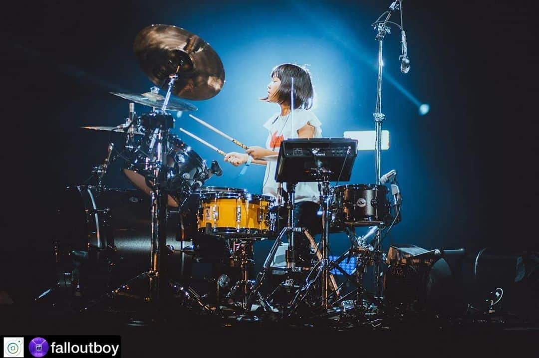 かねあいよよかさんのインスタグラム写真 - (かねあいよよかInstagram)「#repost  luckiest bunch of dudes. ty @summersonic_official & to @yoyoka_drums for the assist on drums in Tokyo 🥁🙏 #falloutboy  #yoyoka」8月18日 14時12分 - yoyoka_drums