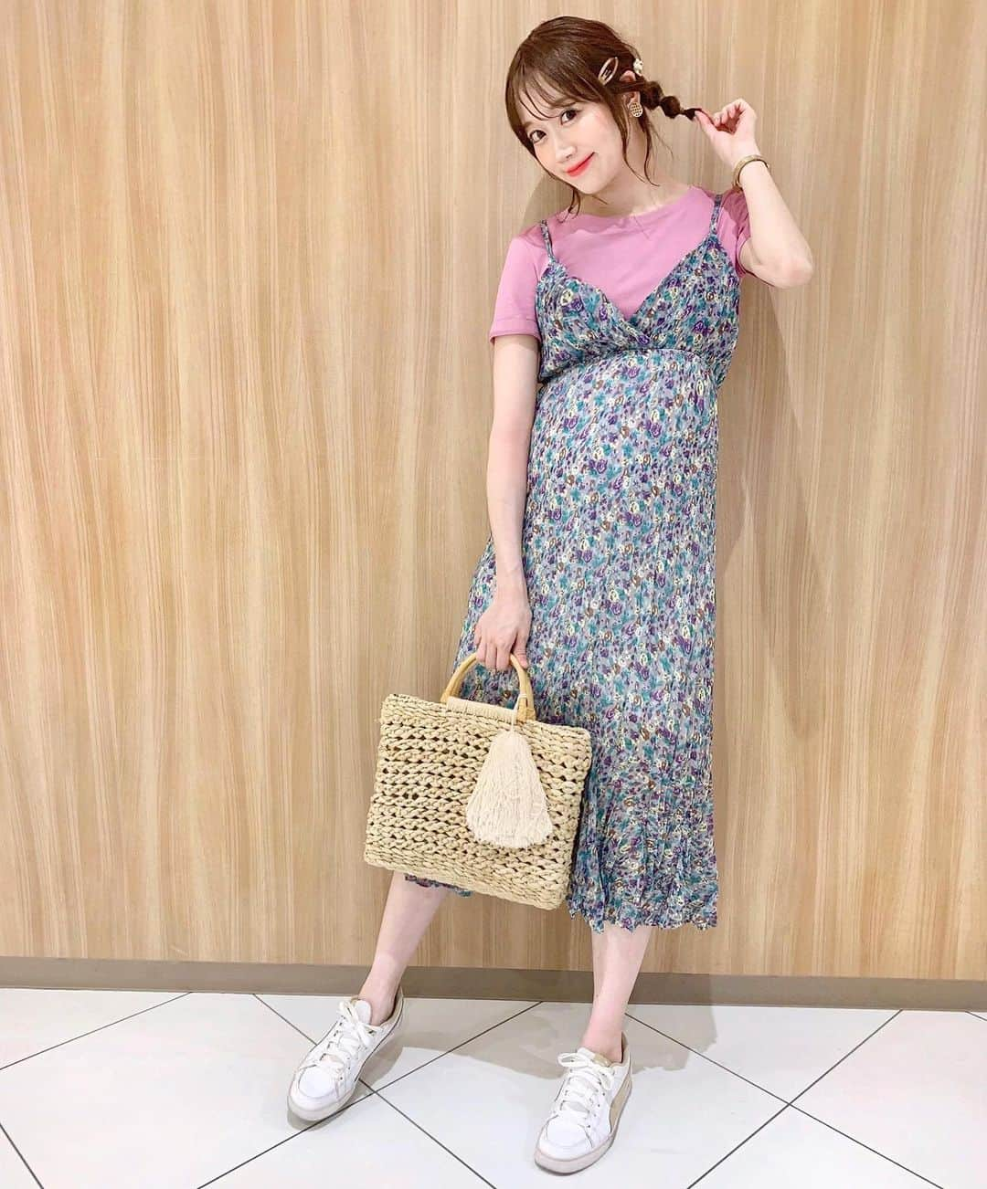 佐藤瀬奈さんのインスタグラム写真 - (佐藤瀬奈Instagram)「最近家か地元でしか過ごしてないから リゾートワンピで気分だけでも夏を感じてます🌻笑⠀ ⠀ ワンピース♡ @holidayandholiday_official  Tシャツ♡ @wego_official  バッグ♡ @zara  スニーカー♡ @puma ⠀ ⠀ 玉ねぎヘアするには 圧倒的に長さが足りてない🤣⠀ ⠀ そして全然関係ないけど 最近家のエリアがやっとウーバーイーツ始めたらしくて テンション高まってる🥺❤️笑 ・ ・ ・ #コーデ #せぷコーデ #holidayandholiday  #wego #zara#zarabag  #puma #たまねぎヘア」8月18日 14時22分 - senapuu