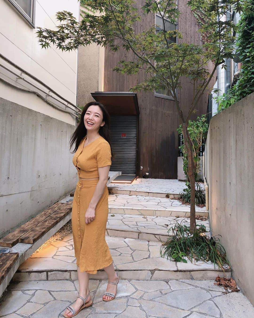 園都さんのインスタグラム写真 - (園都Instagram)「SUNDAY🌼﻿ ﻿ yellowのセットアップを着てお出掛け❤︎﻿ 今日も暑くて溶けちゃいそう、、﻿ ﻿ でも夏終わってほしくないな〜、、﻿ 皆さん楽しい夏過ごせてますか？💕﻿ ﻿ tops＊skirt  @17kg_official #17kg」8月18日 14時35分 - miyakosono_official