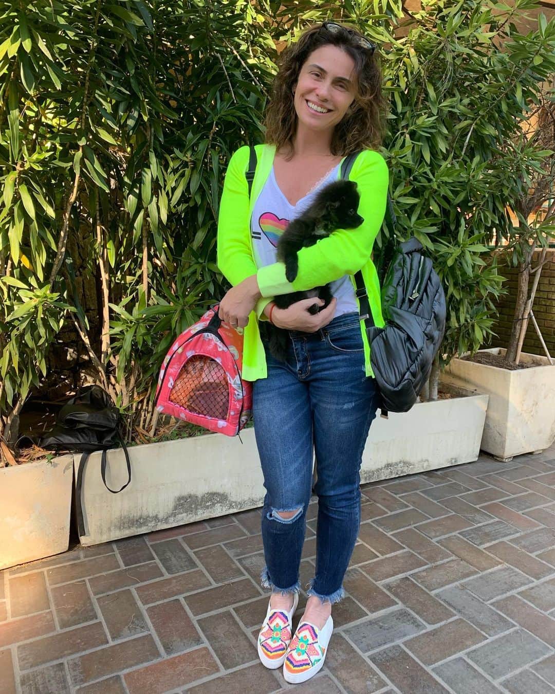 Giovanna Antonelliのインスタグラム：「🌈 Um domingo bem colorido e feliz pra vcs!!!! 💚 🐕 #sorte」