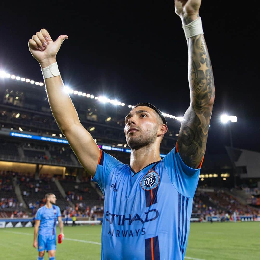 ニューヨーク・シティFCさんのインスタグラム写真 - (ニューヨーク・シティFCInstagram)「Thank you for all the support in Cincinnati 👍🙌👏 #nycfc」8月19日 0時07分 - nycfc