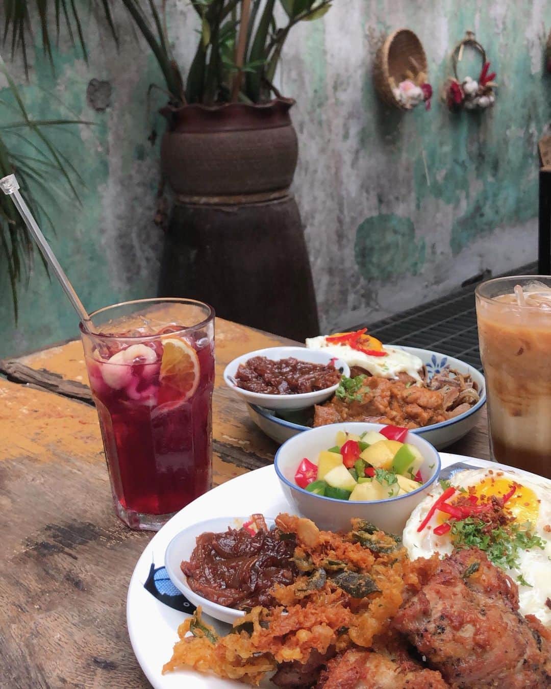 濵松里緒菜さんのインスタグラム写真 - (濵松里緒菜Instagram)「* * * Merchant’s Lane * ここのカフェ すごく人気でちょっと並んだけど、 チャイナタウンにも近いし 食べ物も美味しいしおすすめ😋 * * #malaysia #kualalumpur #cafe #マレーシア #クアラルンプール #マレーシアカフェ #カフェ」8月19日 0時05分 - riona_hamamatsu